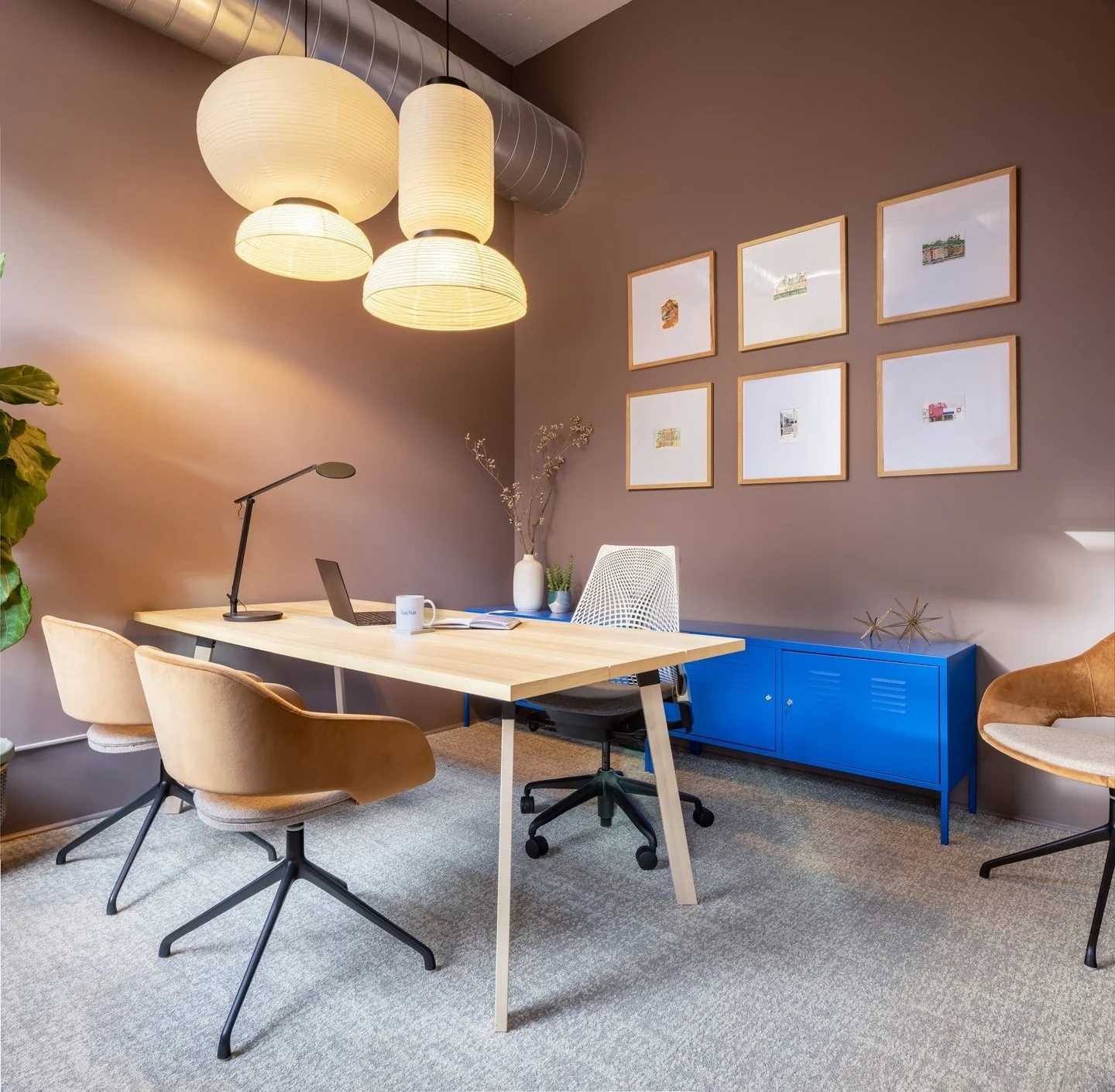 10. Contemporary Lightwood Studio (Cool Office Ideas)