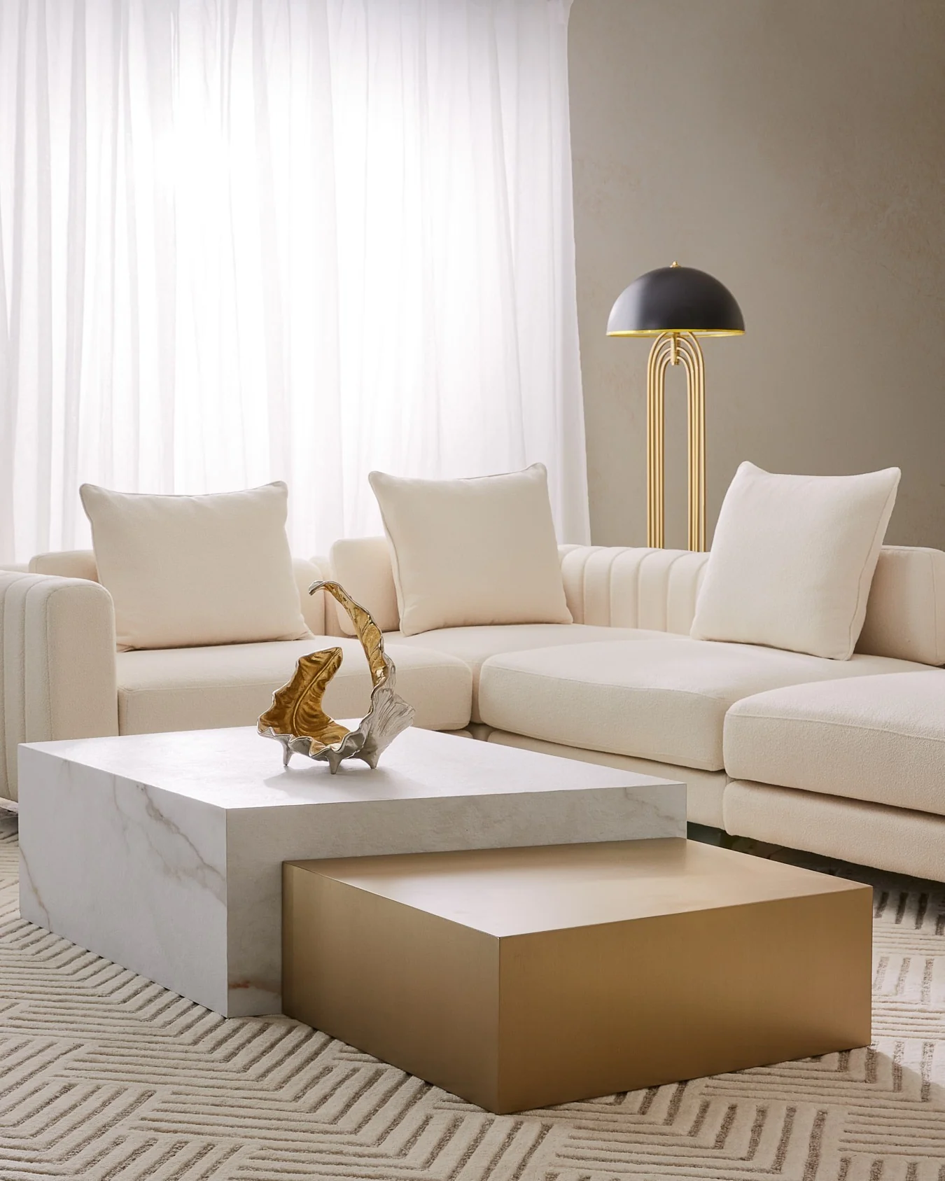4. Minimalist Dual-Tone Brilliance (White and Gold Living Room Ideas)