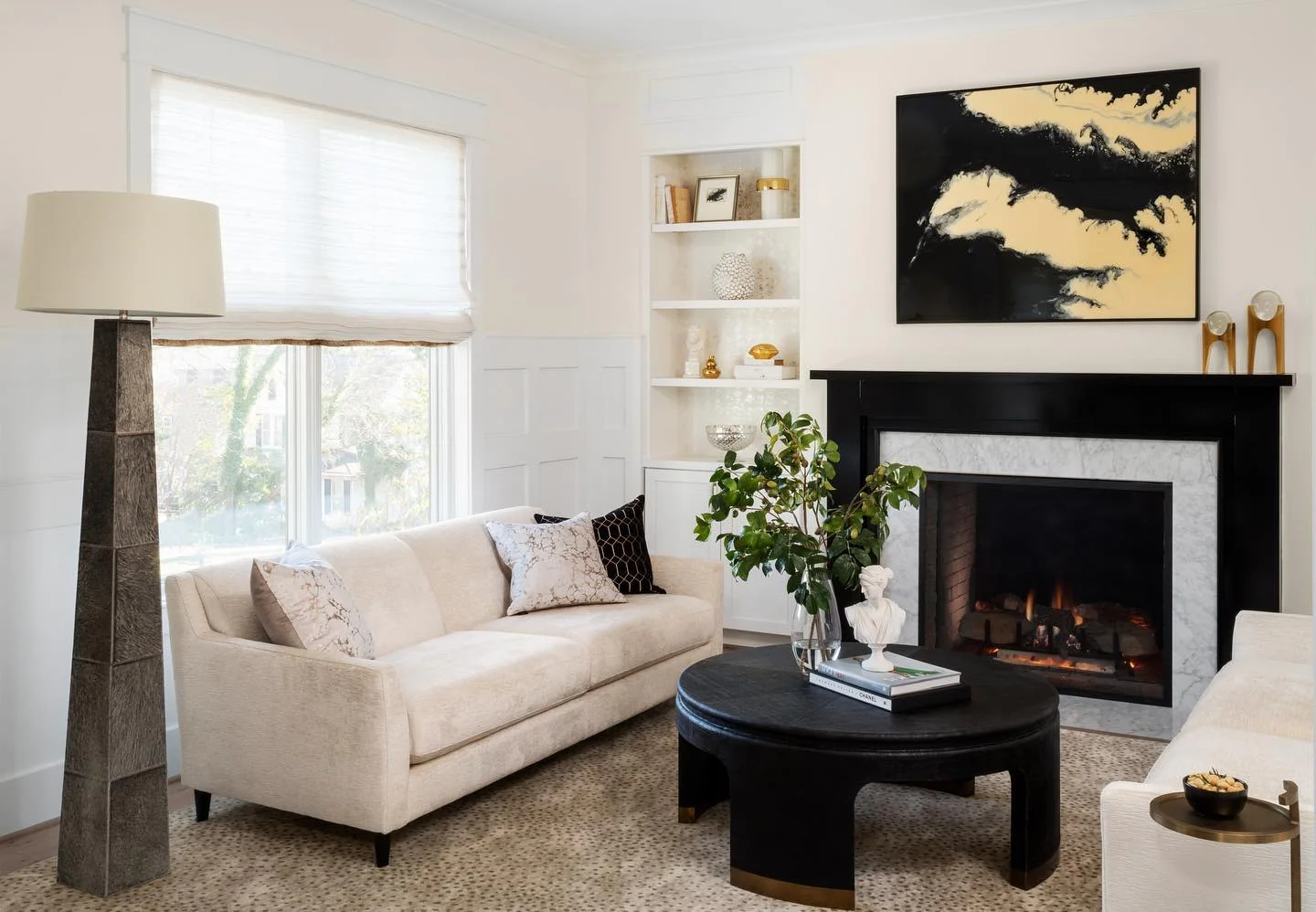 12. Monochrome Sophistication with Golden Highlights (White and Gold Living Room Ideas)