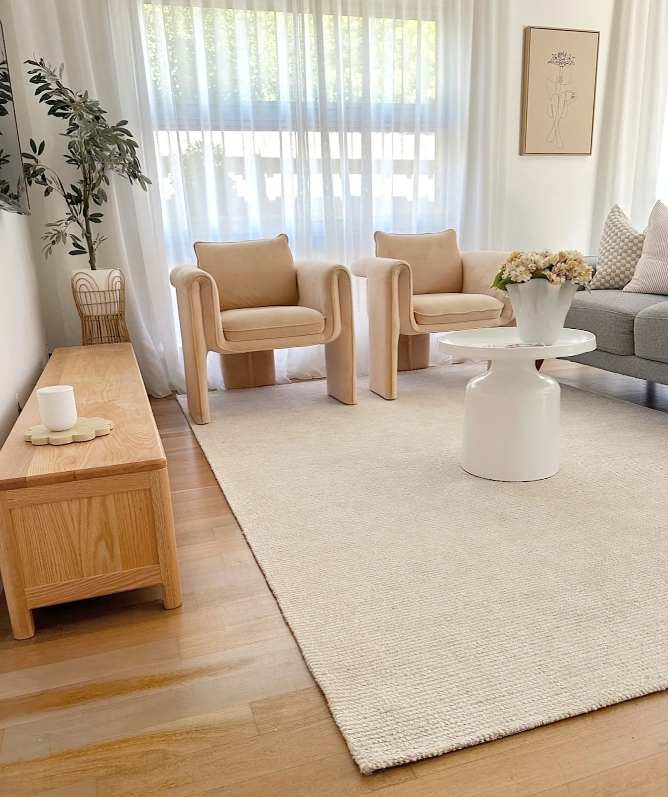 2. Soft Neutrals and Sunlit Calm (Living Room Ideas with Indoor Plants)