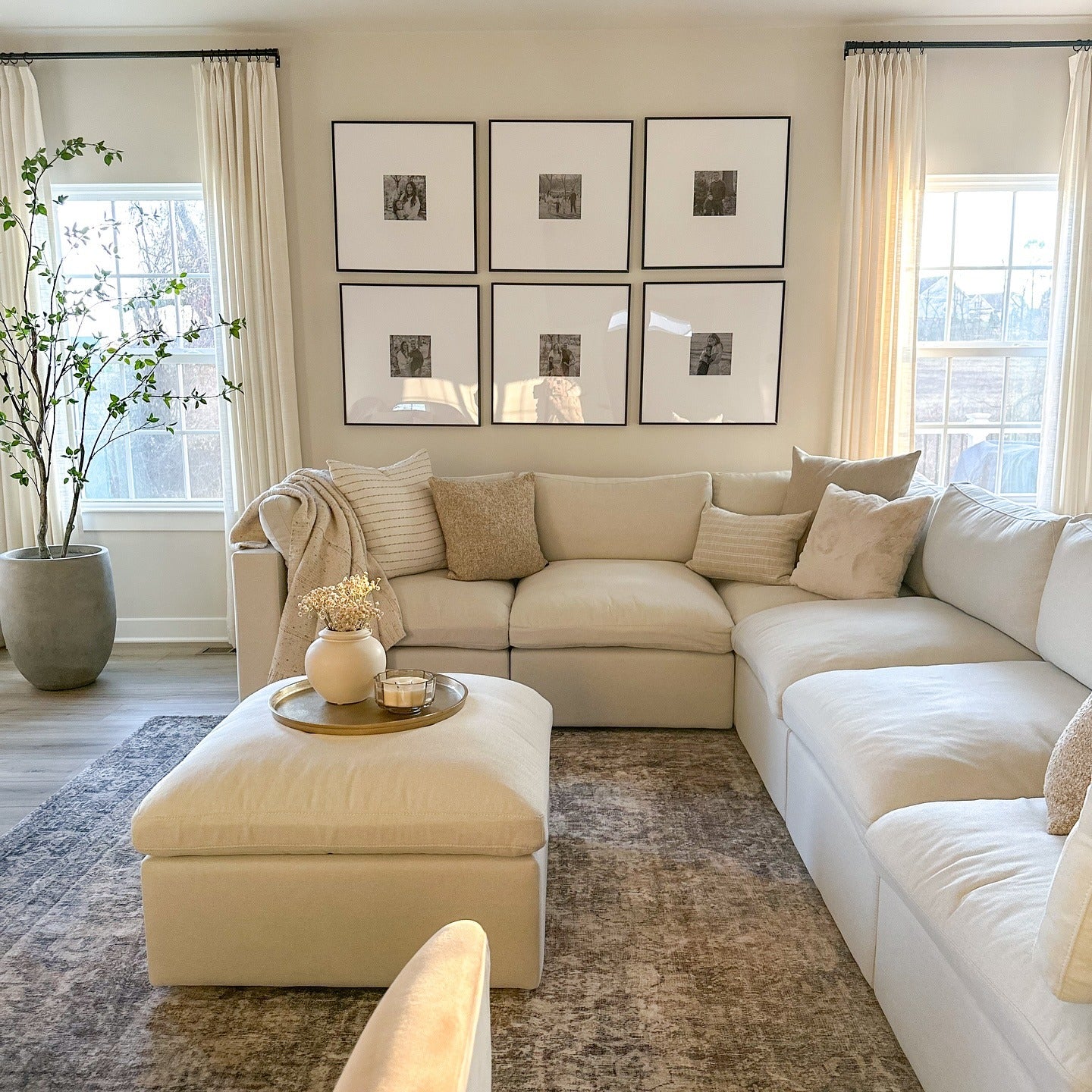 10. Cozy Corner in Soft Ivory Tones (Light Living Room Ideas)