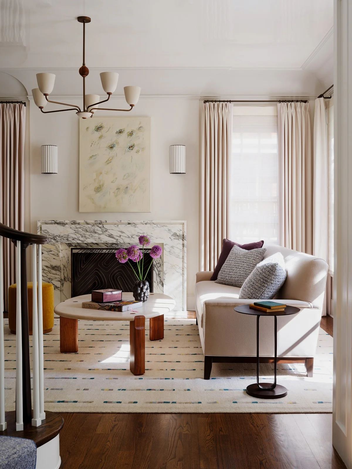 14. Mid-Century Light with a Modern Twist (Light Living Room Ideas)