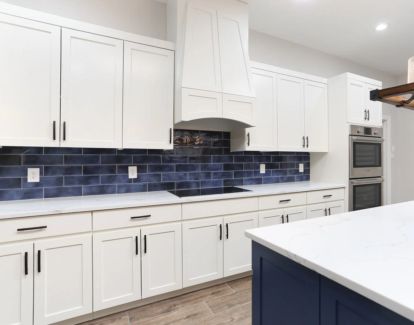 6. Contemporary White and Navy Blend (Kitchen Cabinet Ideas)