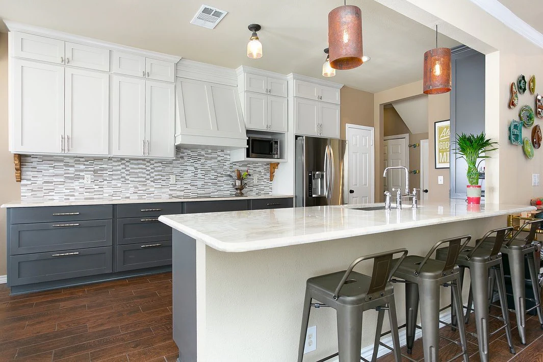 5. Two-Tone Modern Contrast Kitchen (Kitchen Cabinet Ideas)