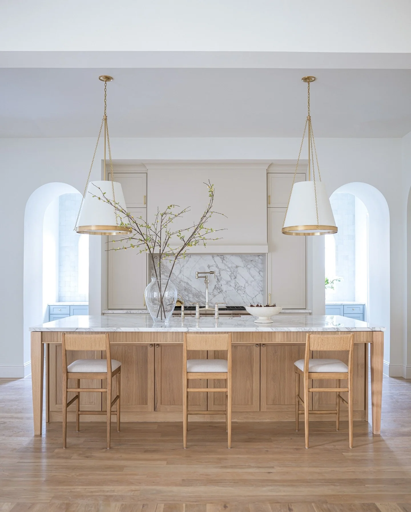 2. Soft Neutrals with a Touch of Tradition (Countertop Ideas for Kitchen)