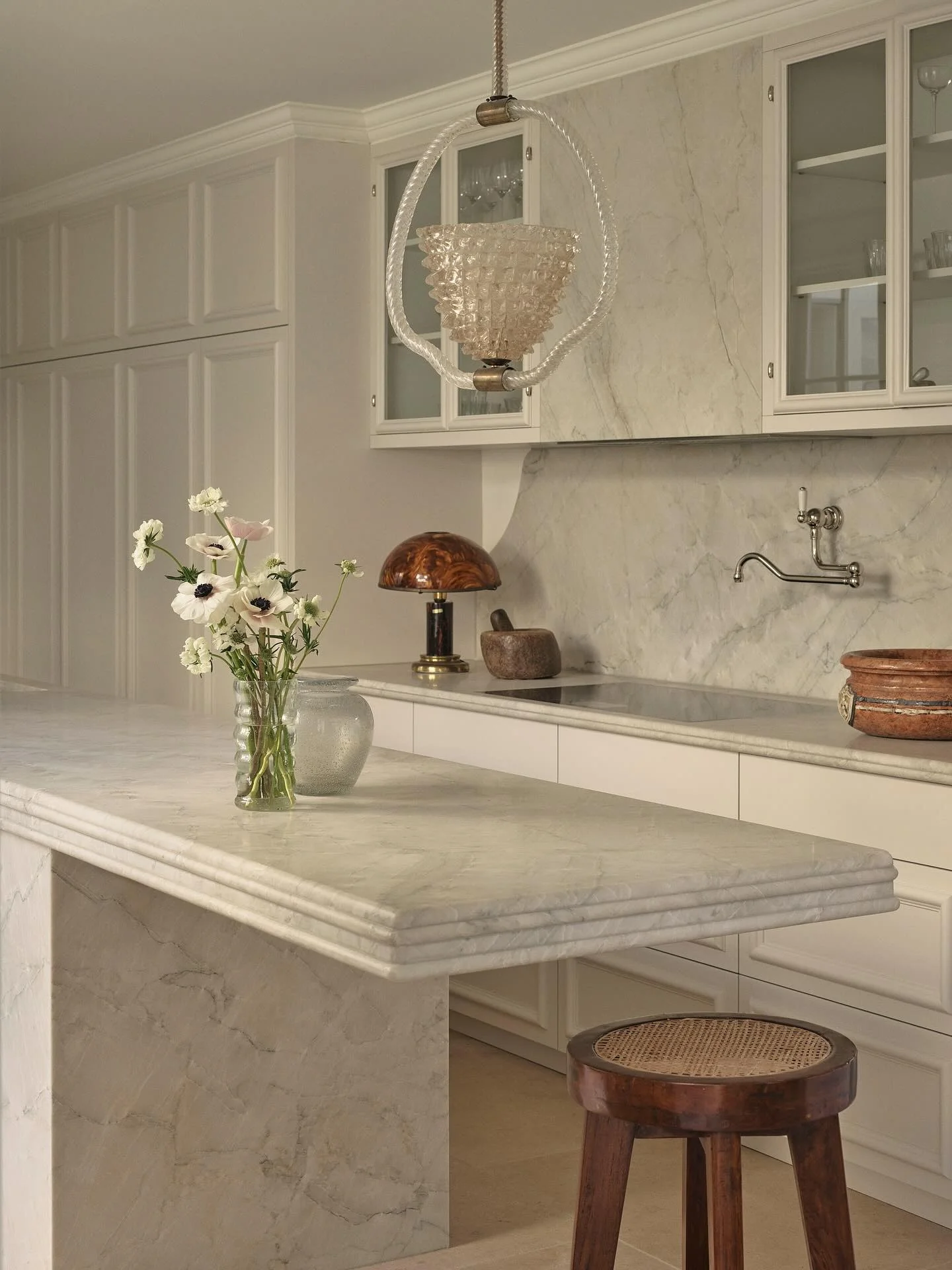 14. Classic Marble with Vintage Accents (Countertop Ideas for Kitchen)