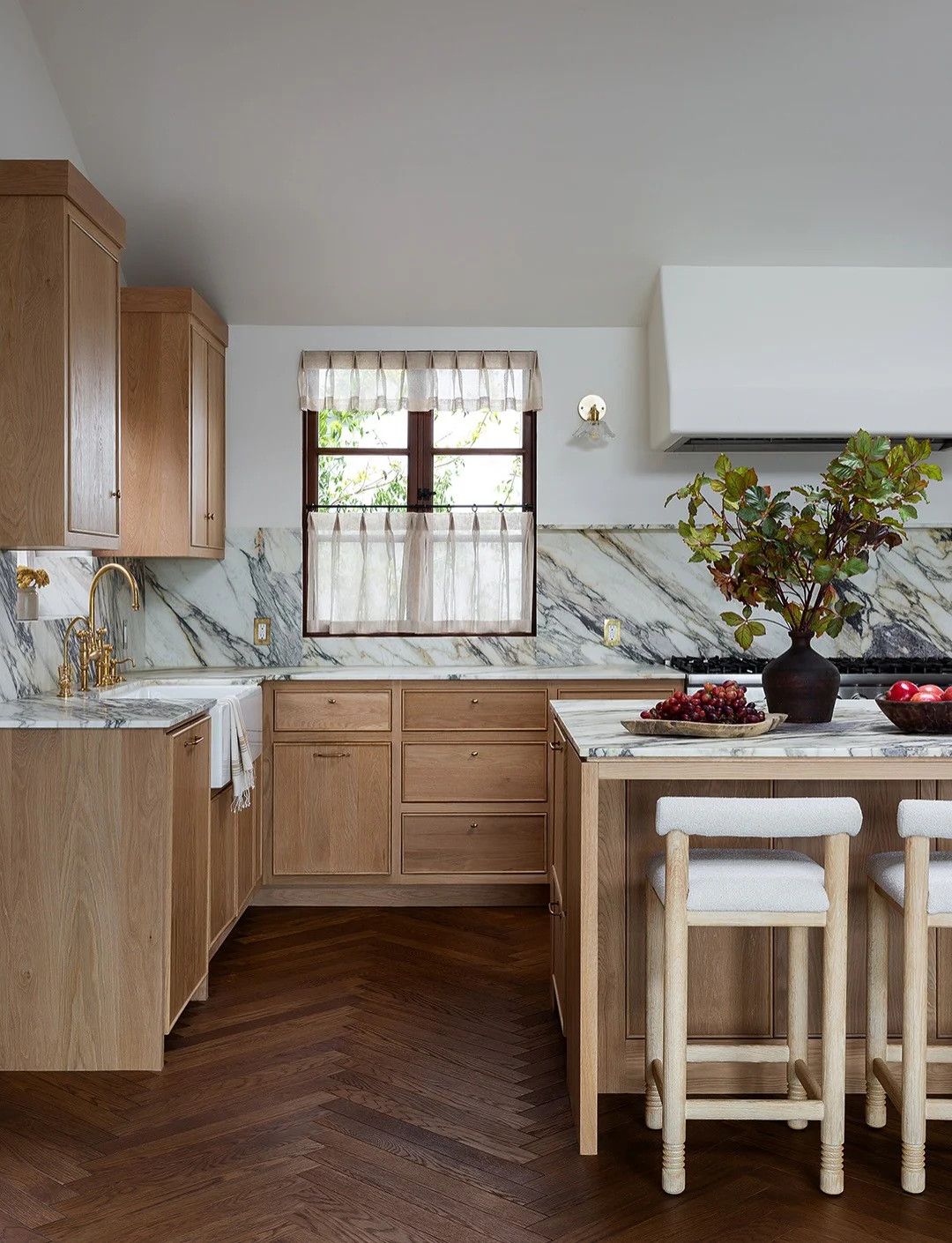 17. Organic Wood and Veined Stone (Countertop Ideas for Kitchen)