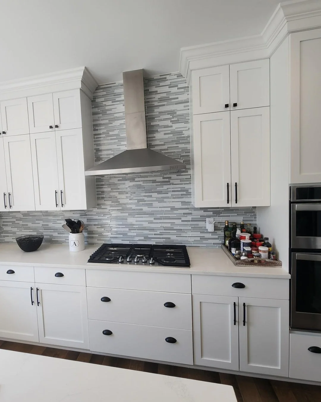 4. Textured Simplicity with Linear Gray Tiles (Gray Kitchen Backsplash Ideas)