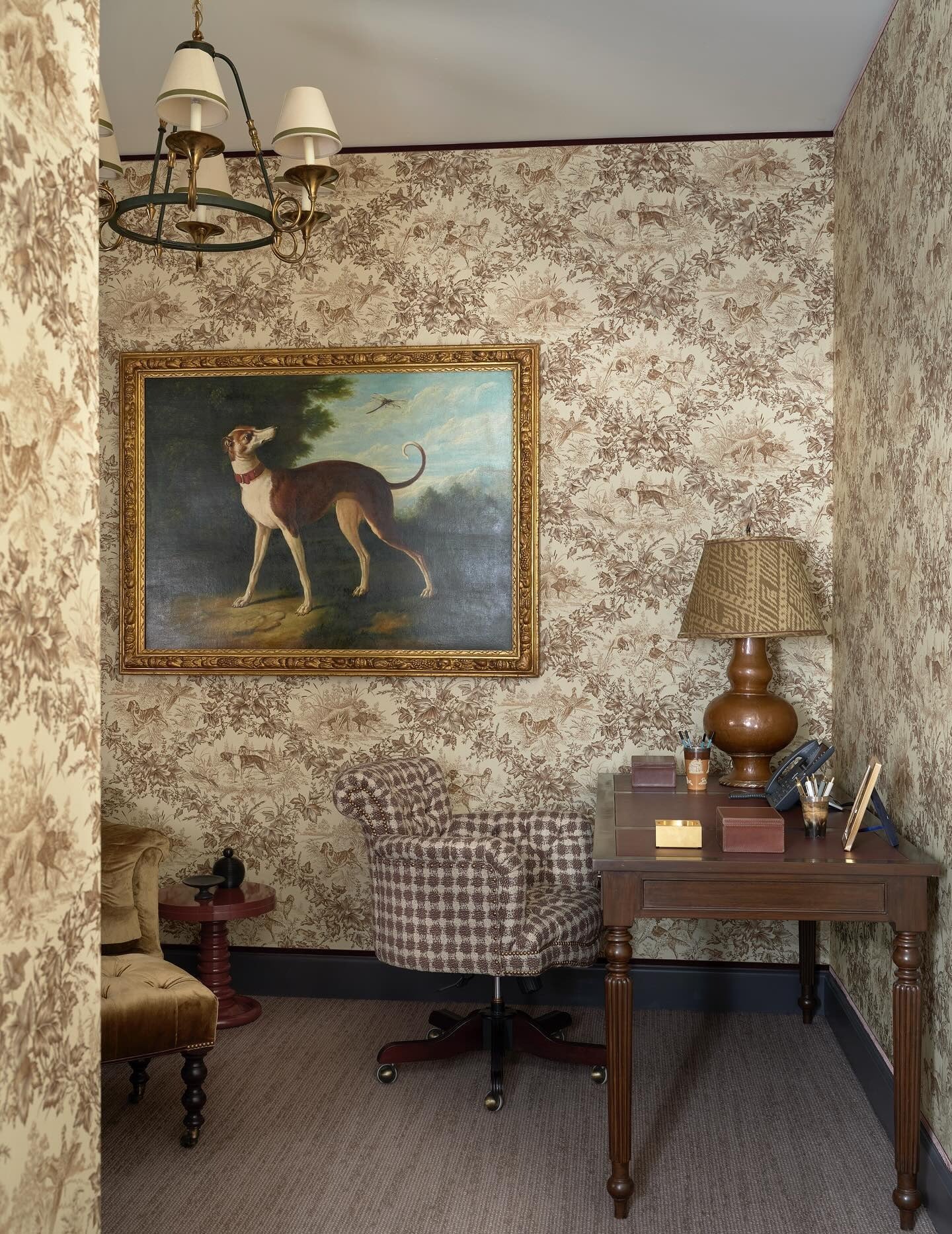 7. Heritage Brown Office with Timeless Elegance (Wallpaper Ideas for Office)