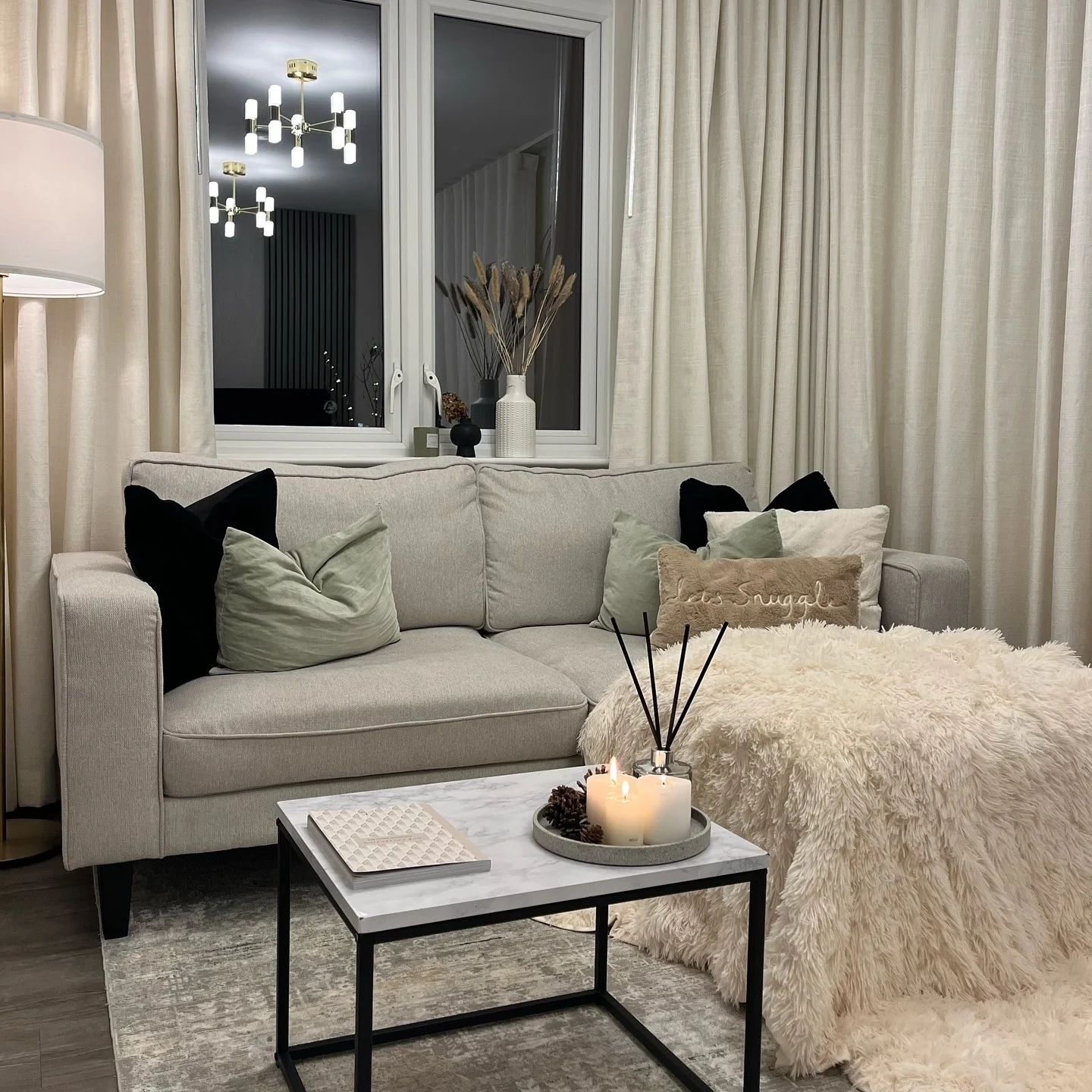 9. Cozy Evenings with Soft Glamour (Small Living Room Ideas)