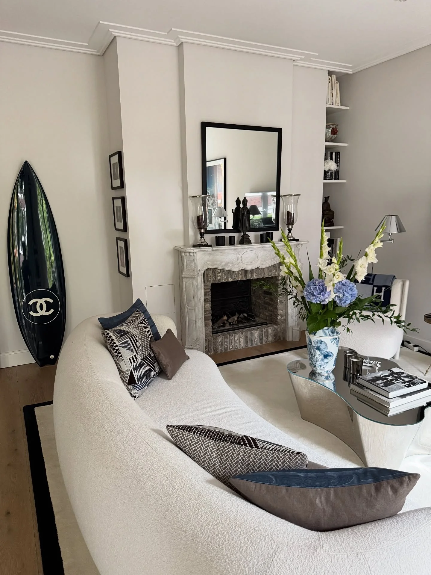 14. Modern Monochrome with Sculptural Forms (Small Living Room Ideas)