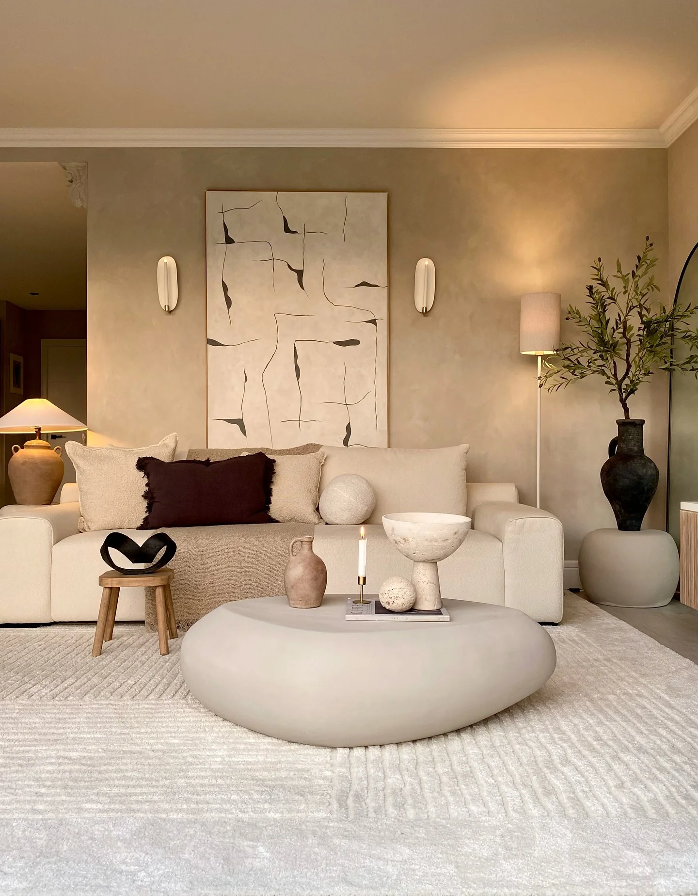 4. Earthy Modern Sculpture (Aesthetic Living Room Ideas)