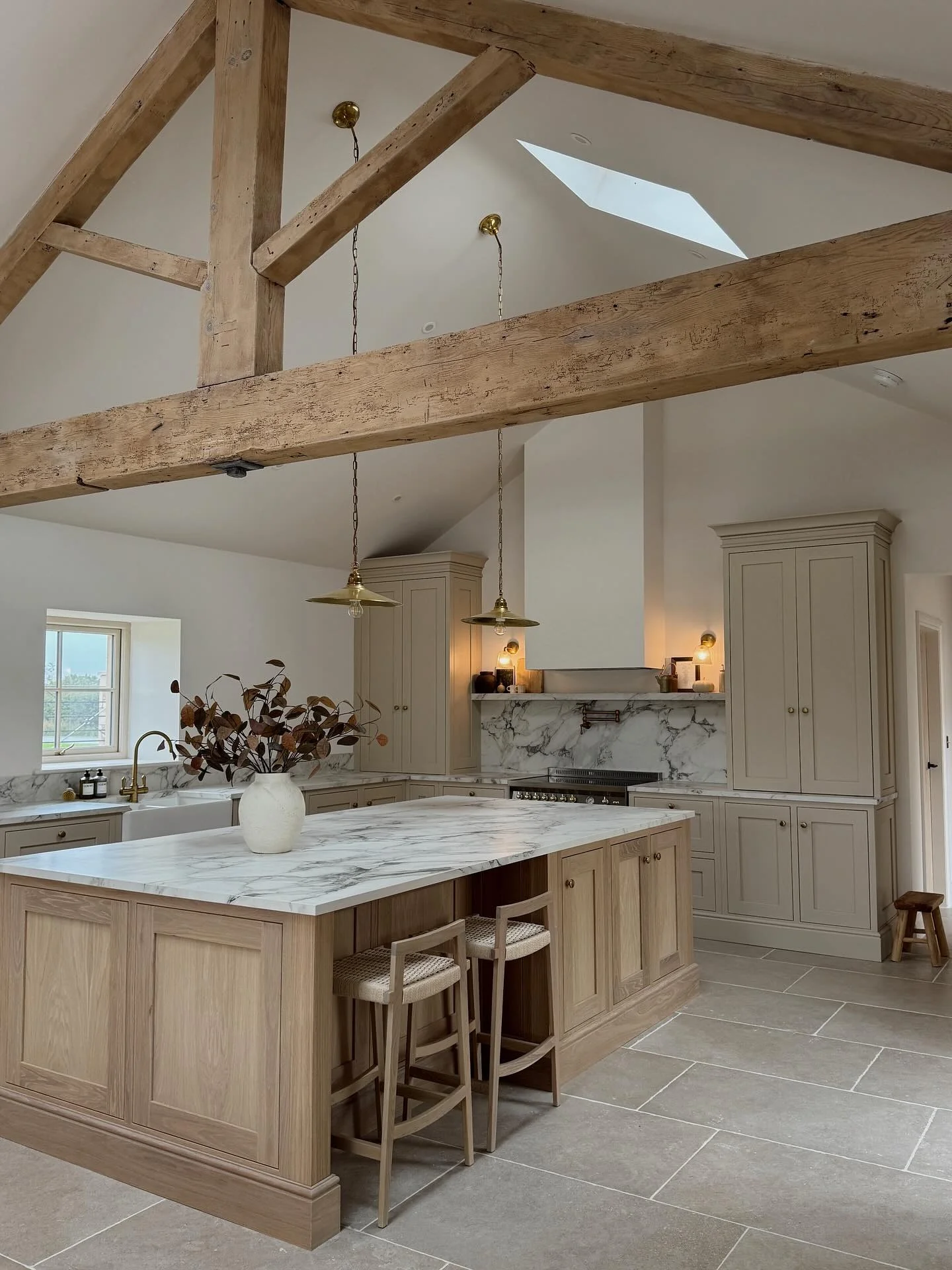 7. Rustic Beam Tranquility (Neutral Kitchen Ideas)