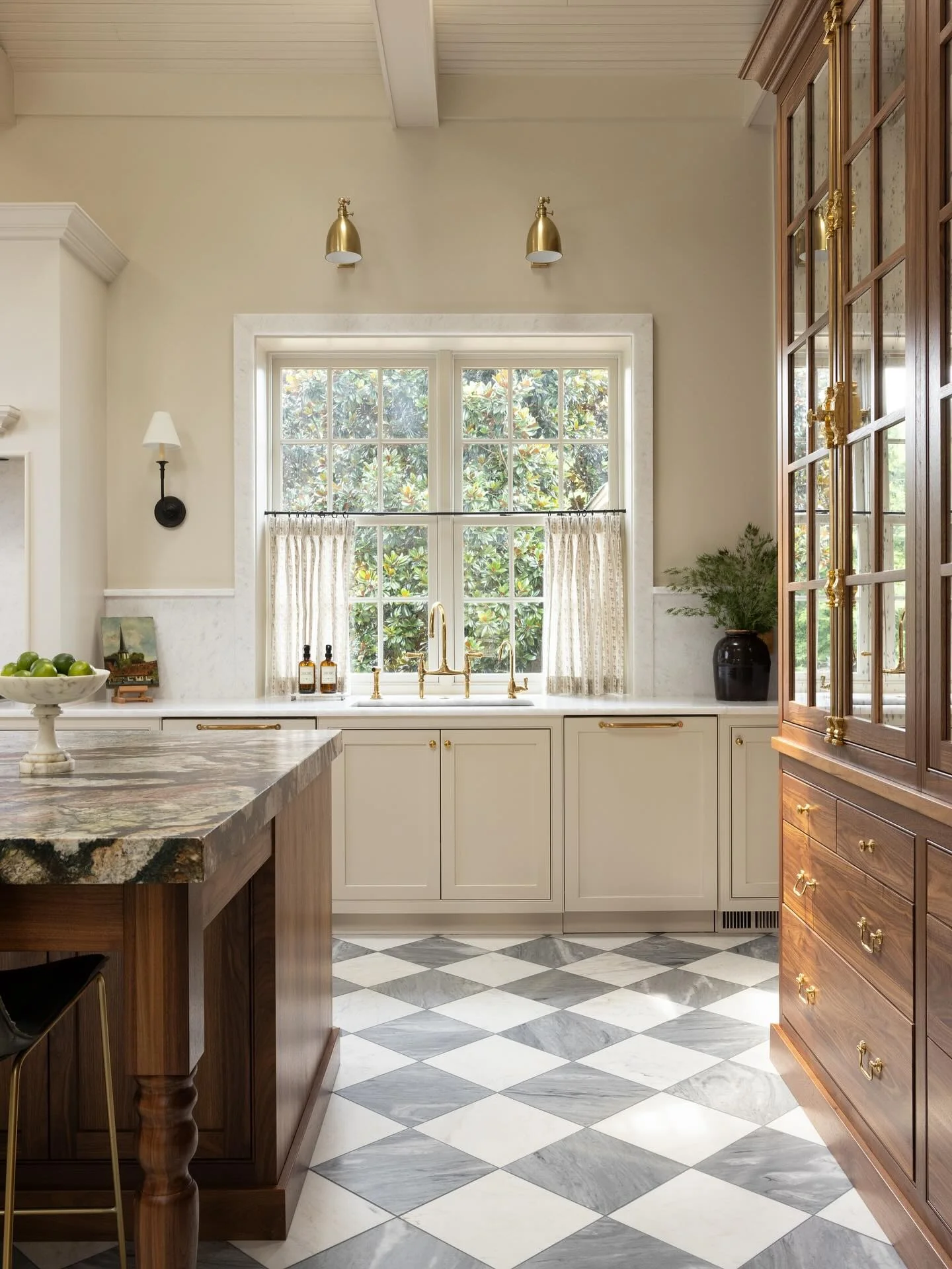 8. Patterned Marble Statement (Neutral Kitchen Ideas)