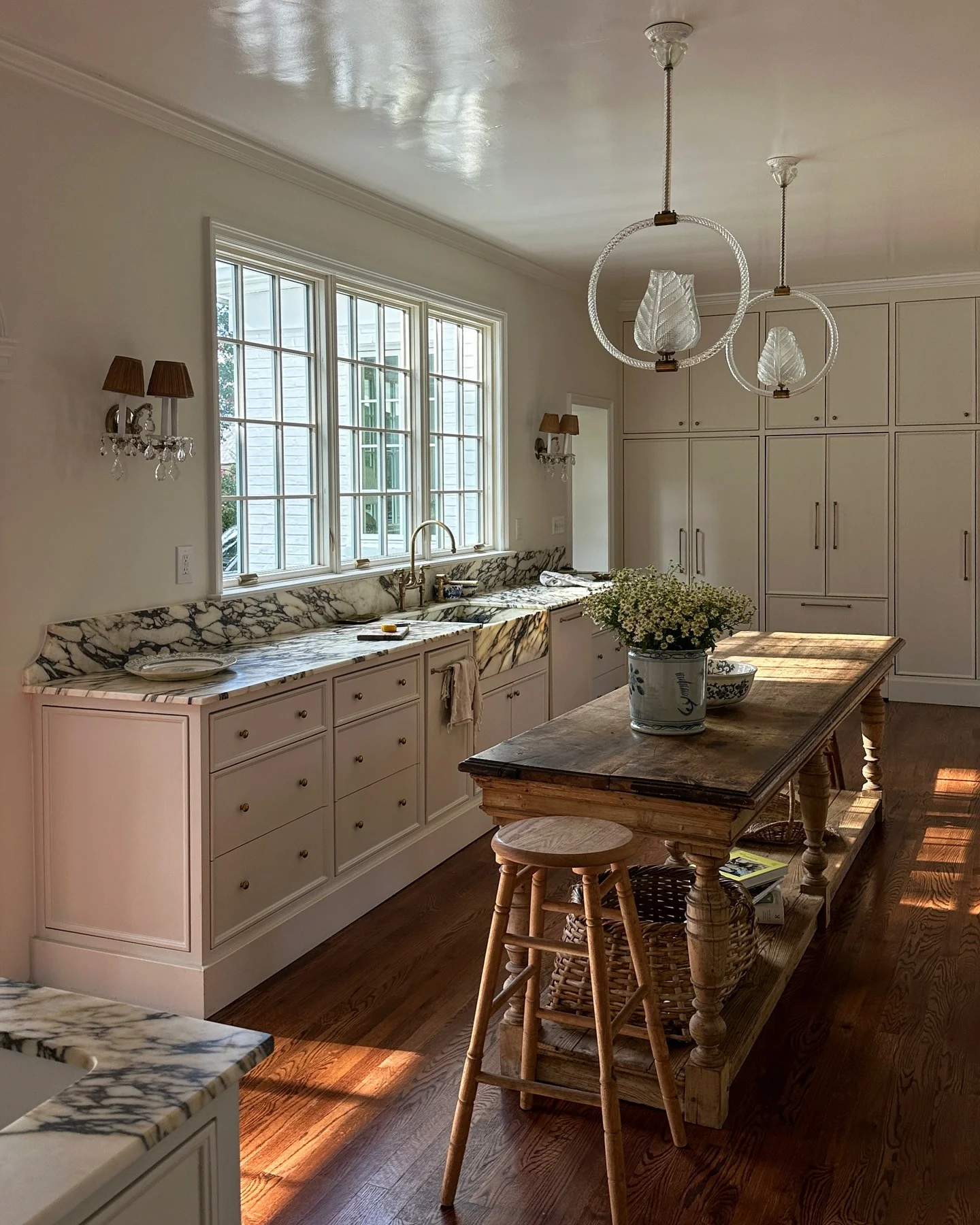 6. Marble Cottage Classic (Neutral Kitchen Ideas)