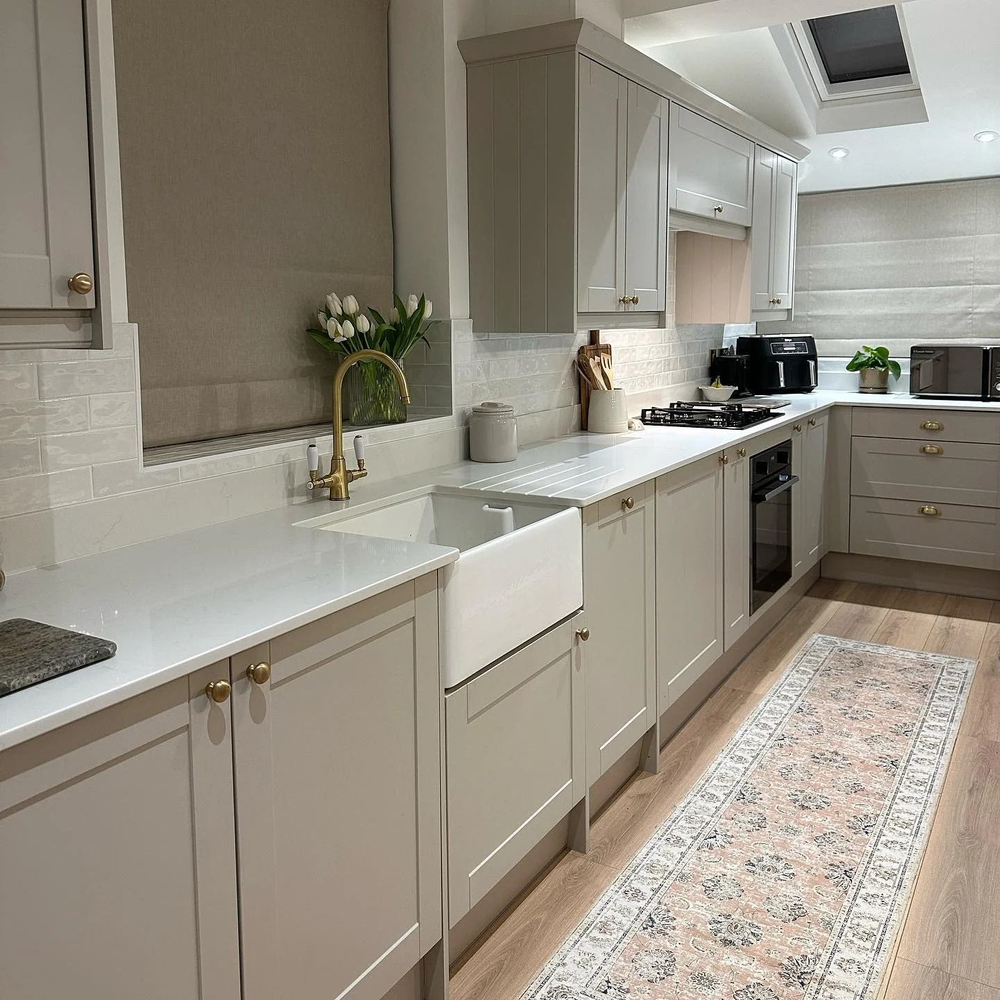 15. Warm Linen Classic (Neutral Kitchen Ideas)