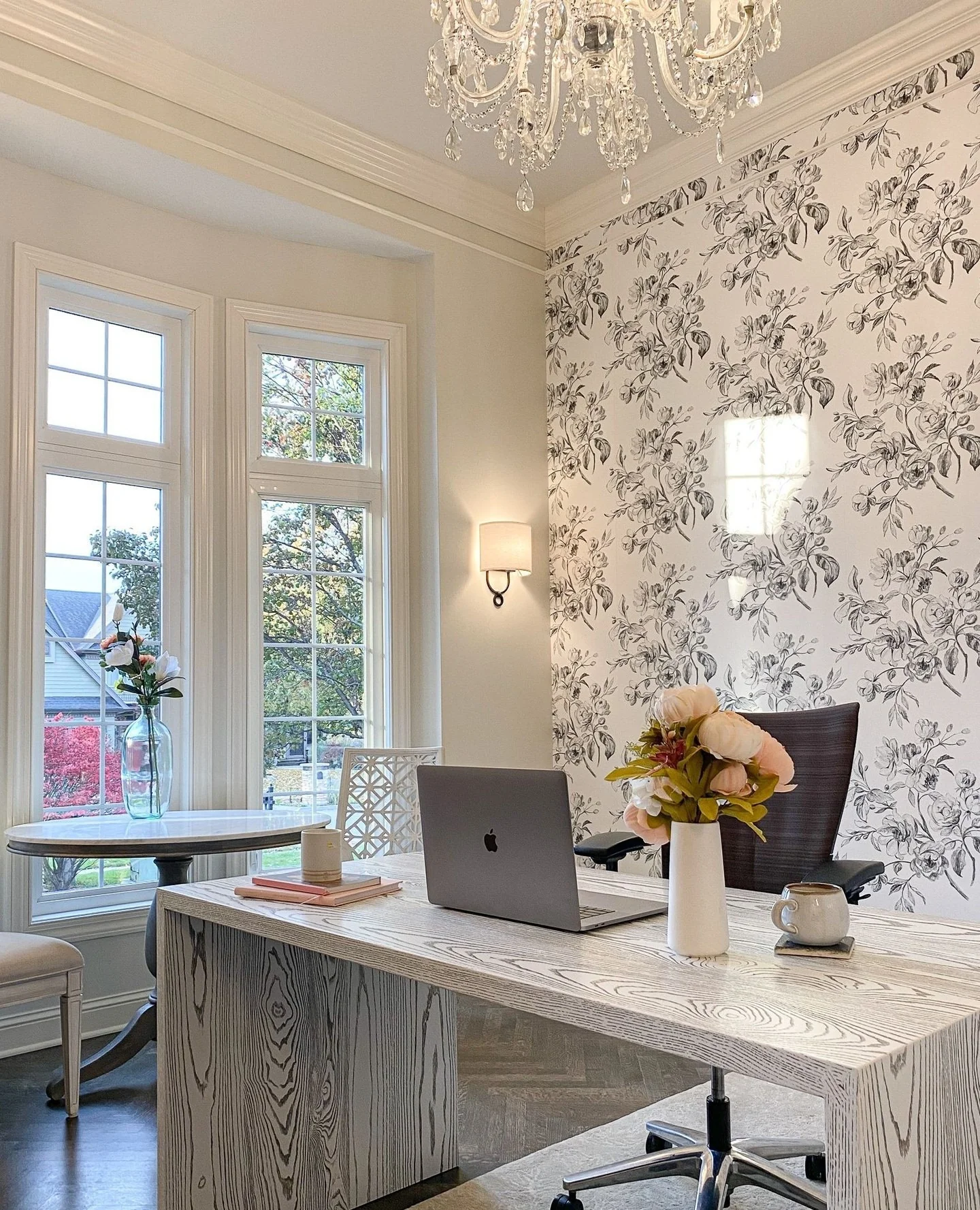 11. Classic Floral Office with Modern Elegance (Office Ideas for Women)