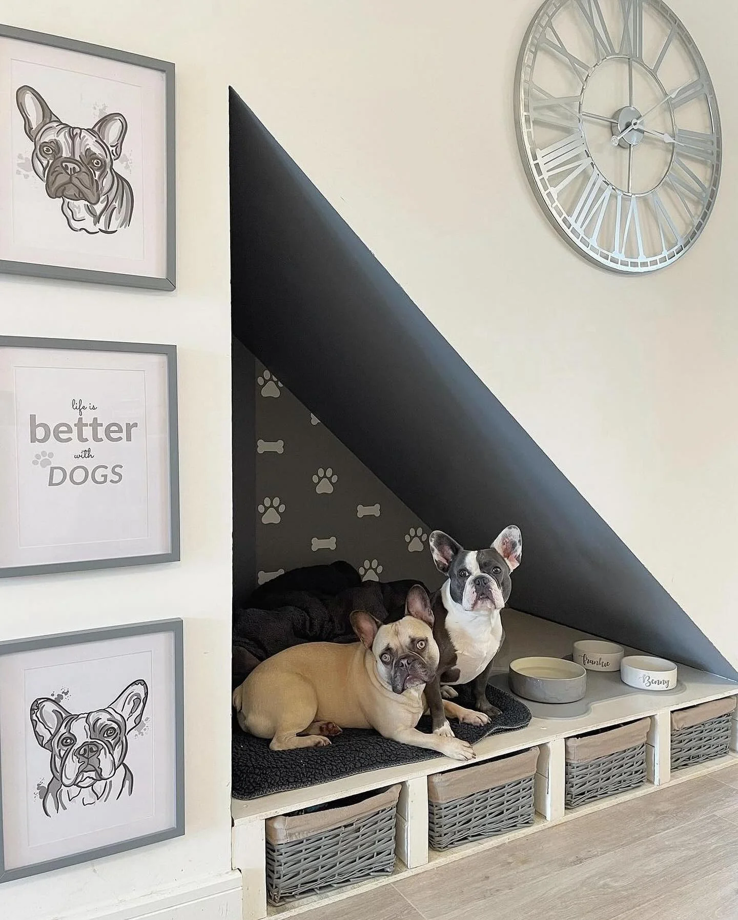10. Under-Stairs Dog Lounge in Monochrome Style (Dog Bedroom Ideas)