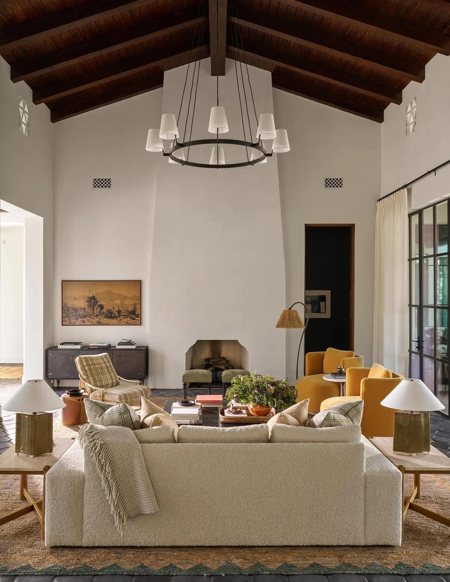 8. California Modern with Warm Earth Tones (Unique Living Room Ideas)