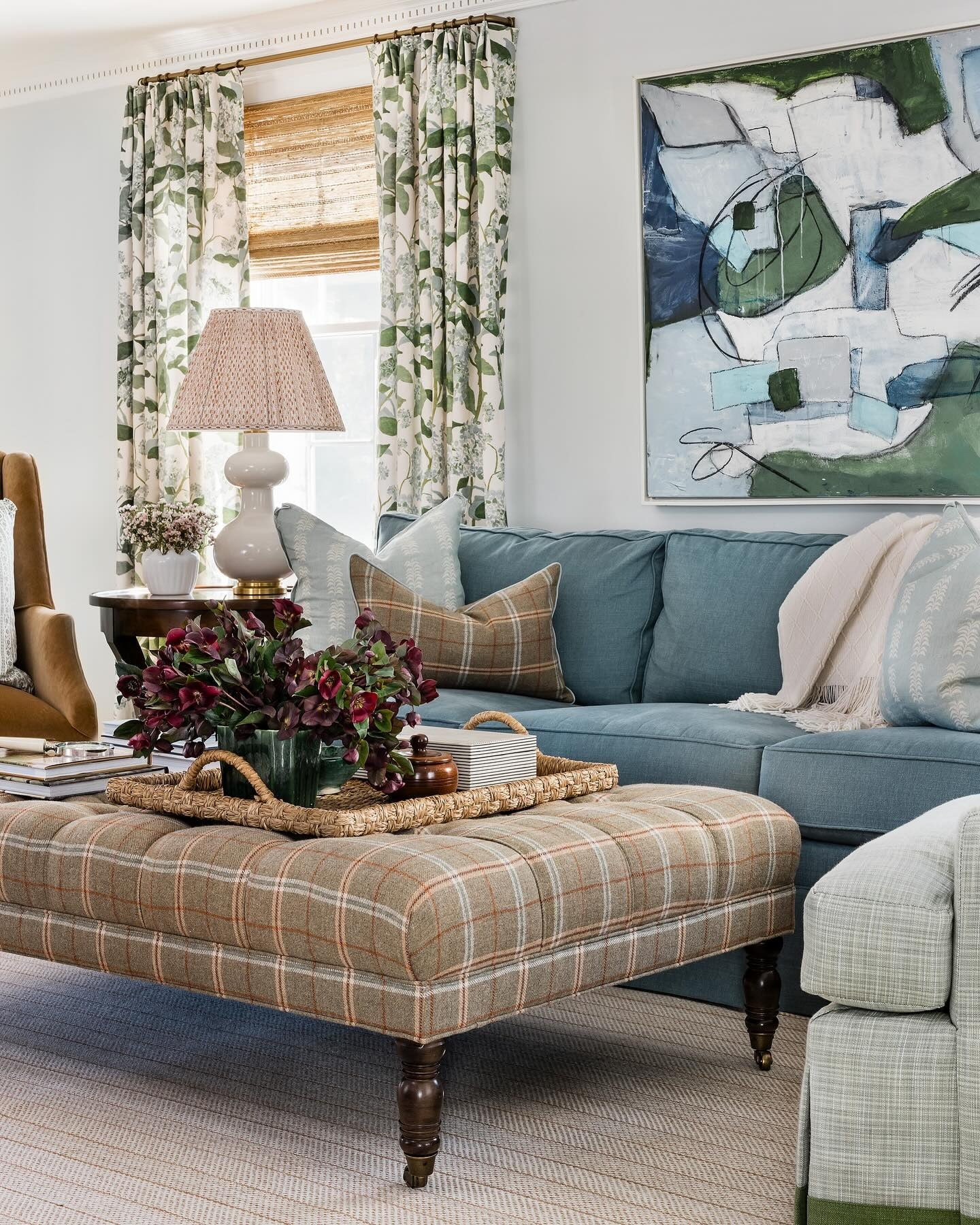 2. Fresh Cottage Elegance with Blue and Green Accents (Aesthetic Living Room Ideas)