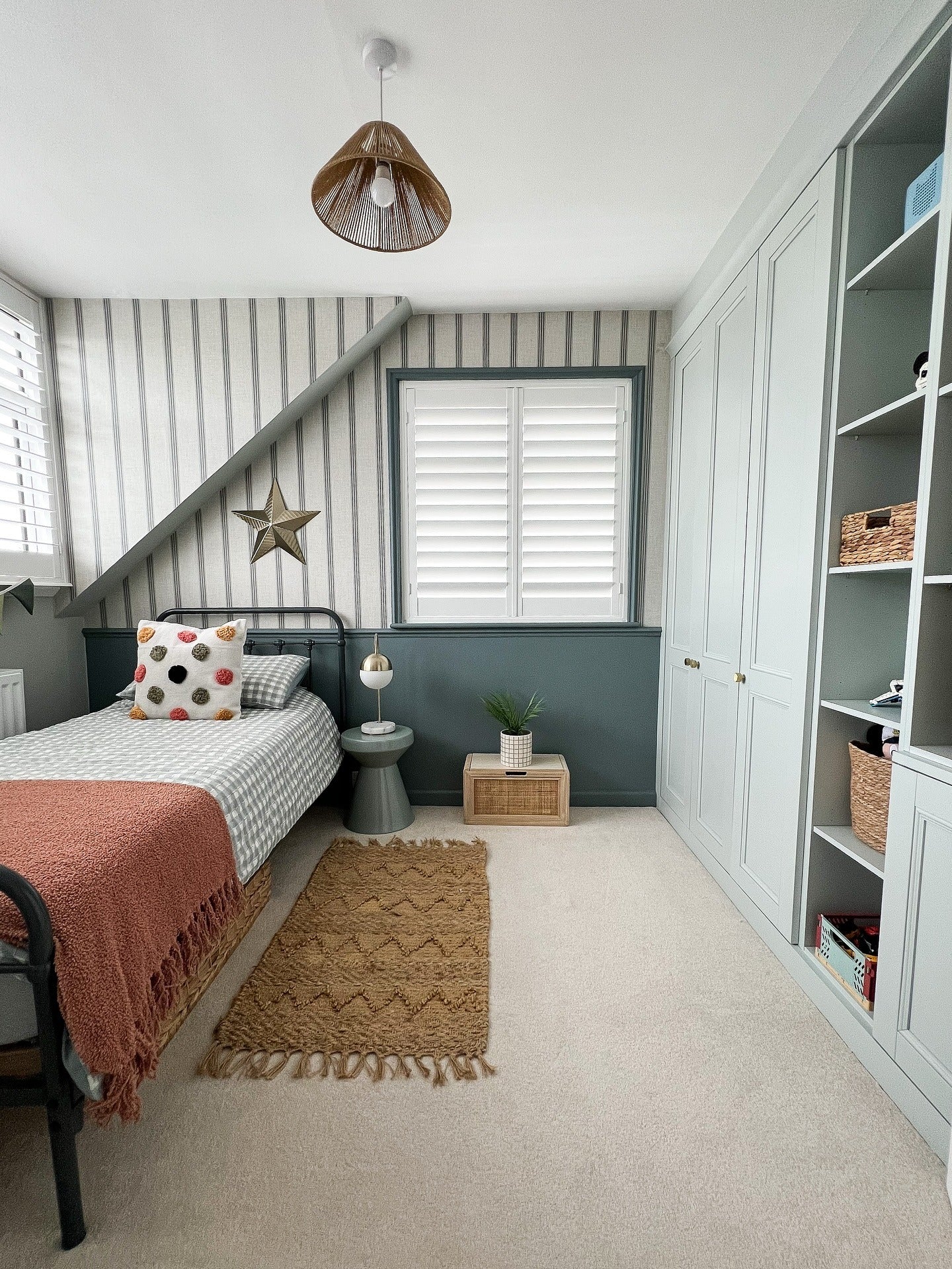6. Coastal Calm Modernity (Little Bedroom Ideas)