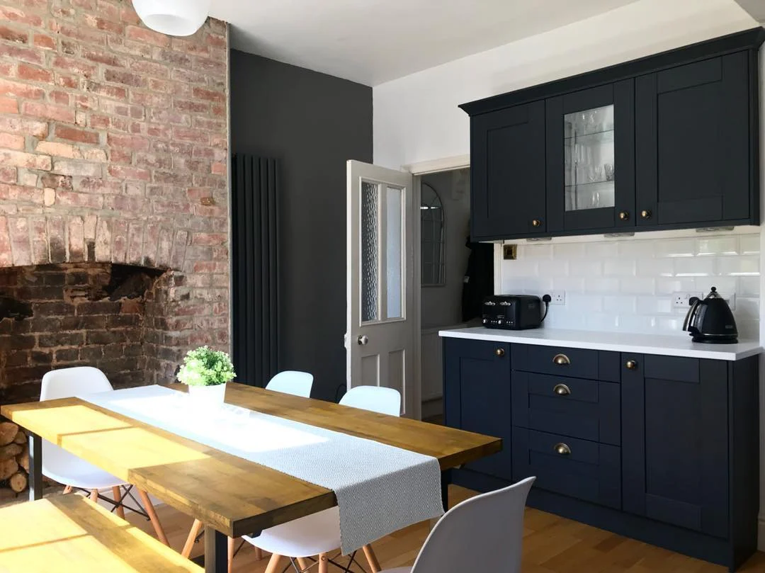 3. Rustic Charm Meets Deep Blue Cabinetry (Dark Blue Kitchen Ideas)