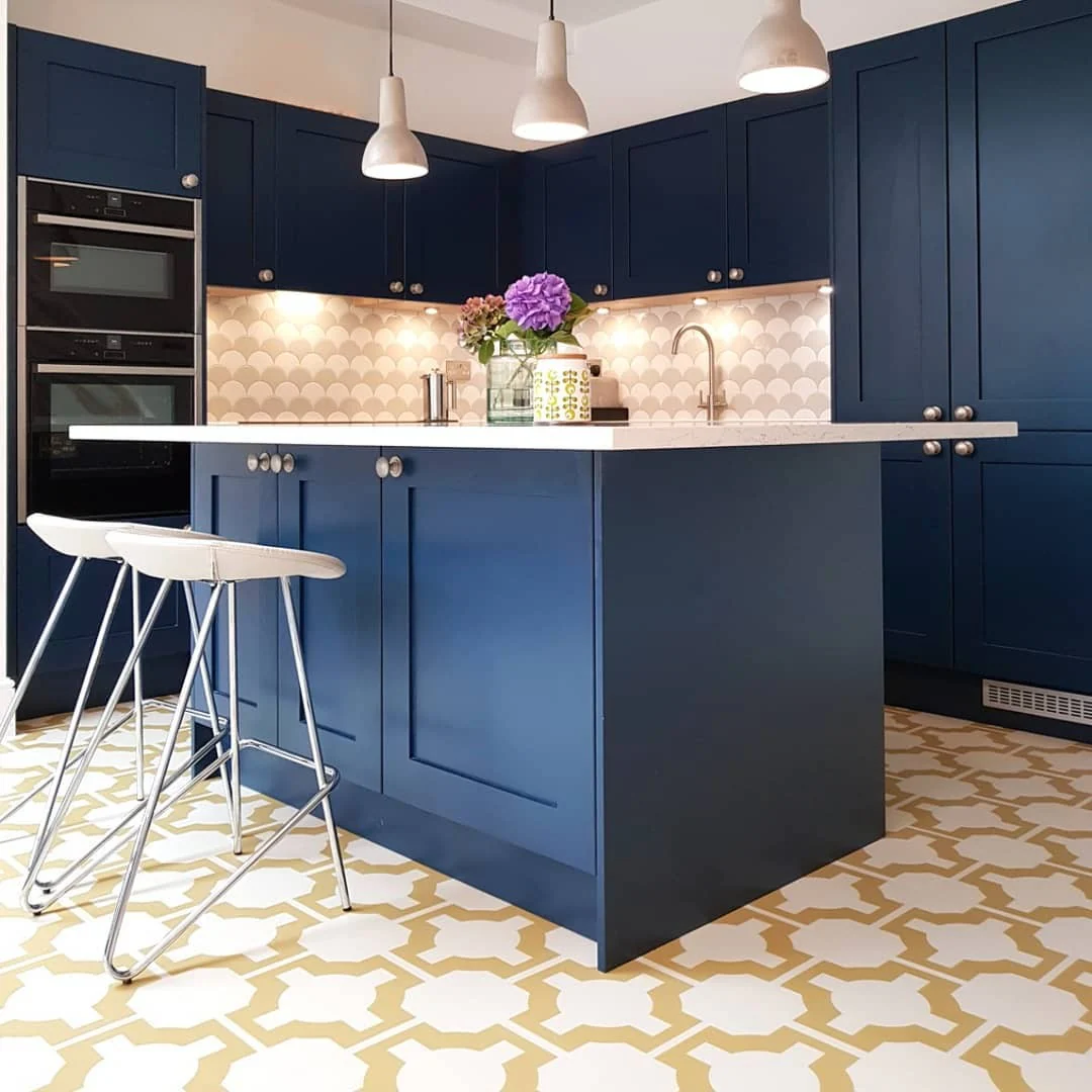 4. Geometric Glamour with Blue and Gold (Dark Blue Kitchen Ideas)