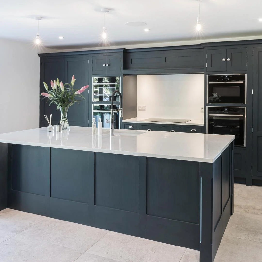 10. Sleek Simplicity in Deep Blue Tones (Dark Blue Kitchen Ideas)