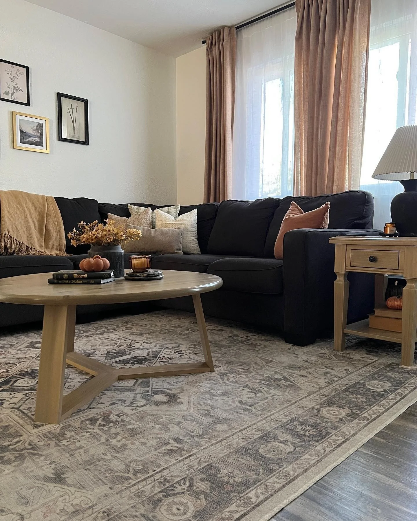 5. Cozy Contrast with Soft Neutrals (Fall Living Room Decor Ideas)