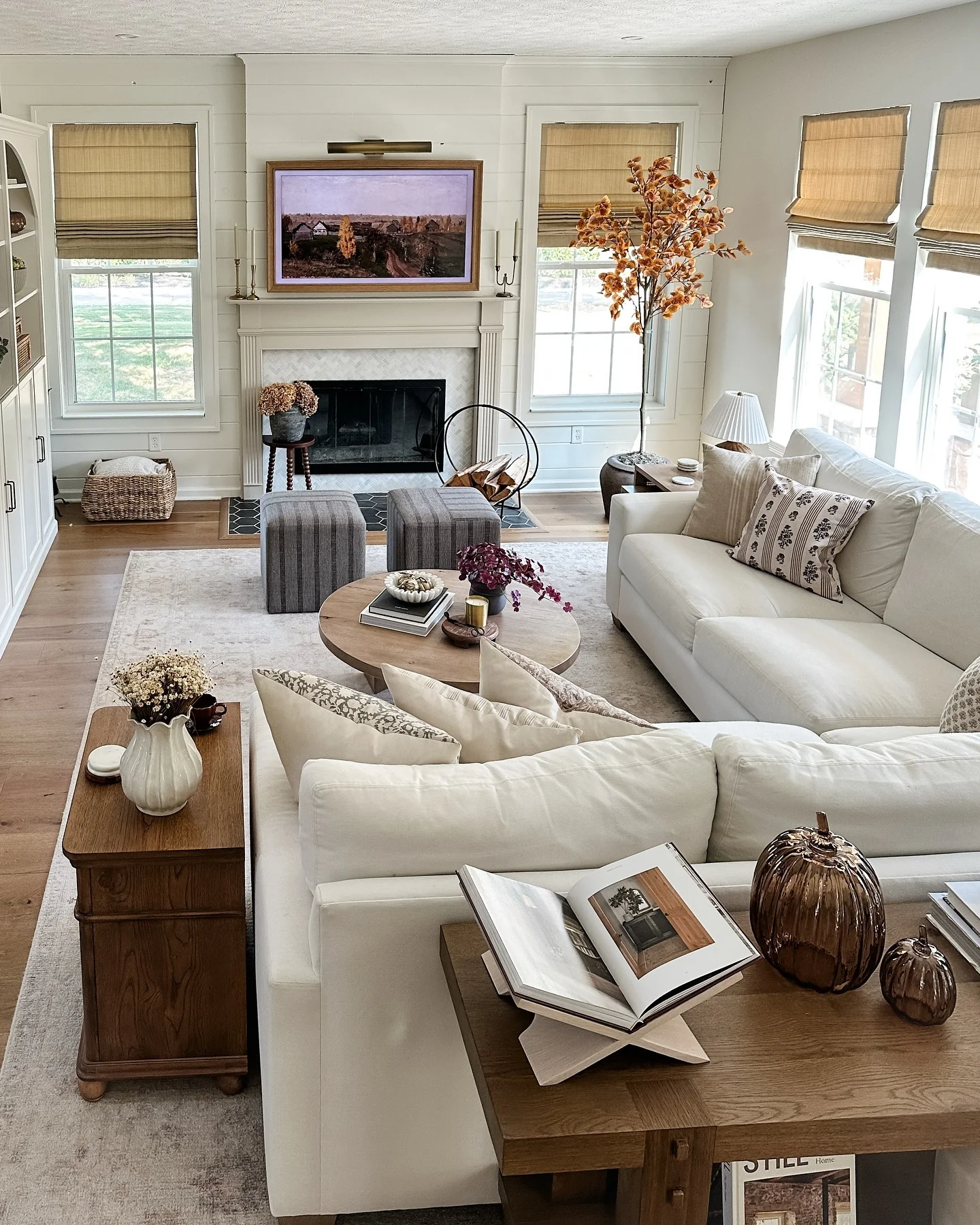 14. Light and Airy with Subtle Fall Touches (Fall Living Room Decor Ideas)