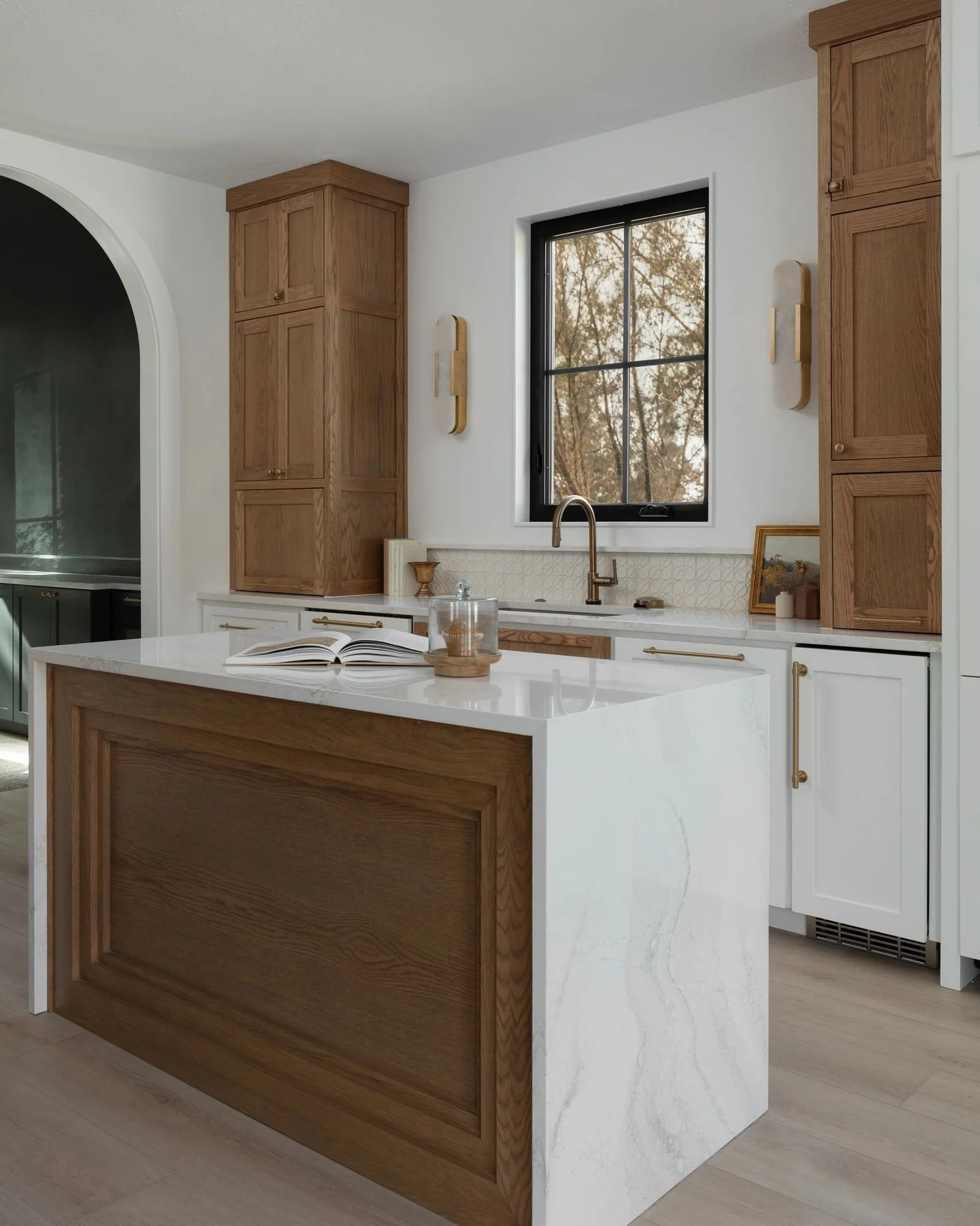 5. Warm Wood and Subtle Tile (Backsplash Ideas for White Kitchen)