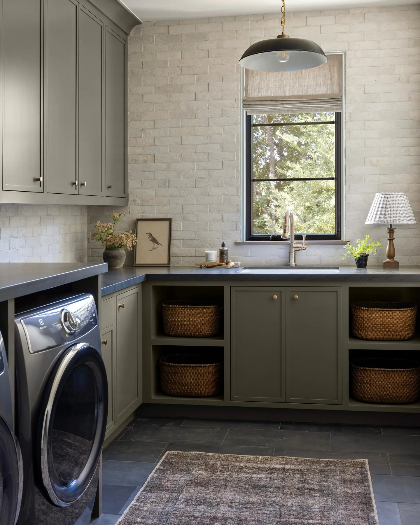 10. Textured Neutral Brick (Backsplash Ideas for White Kitchen)