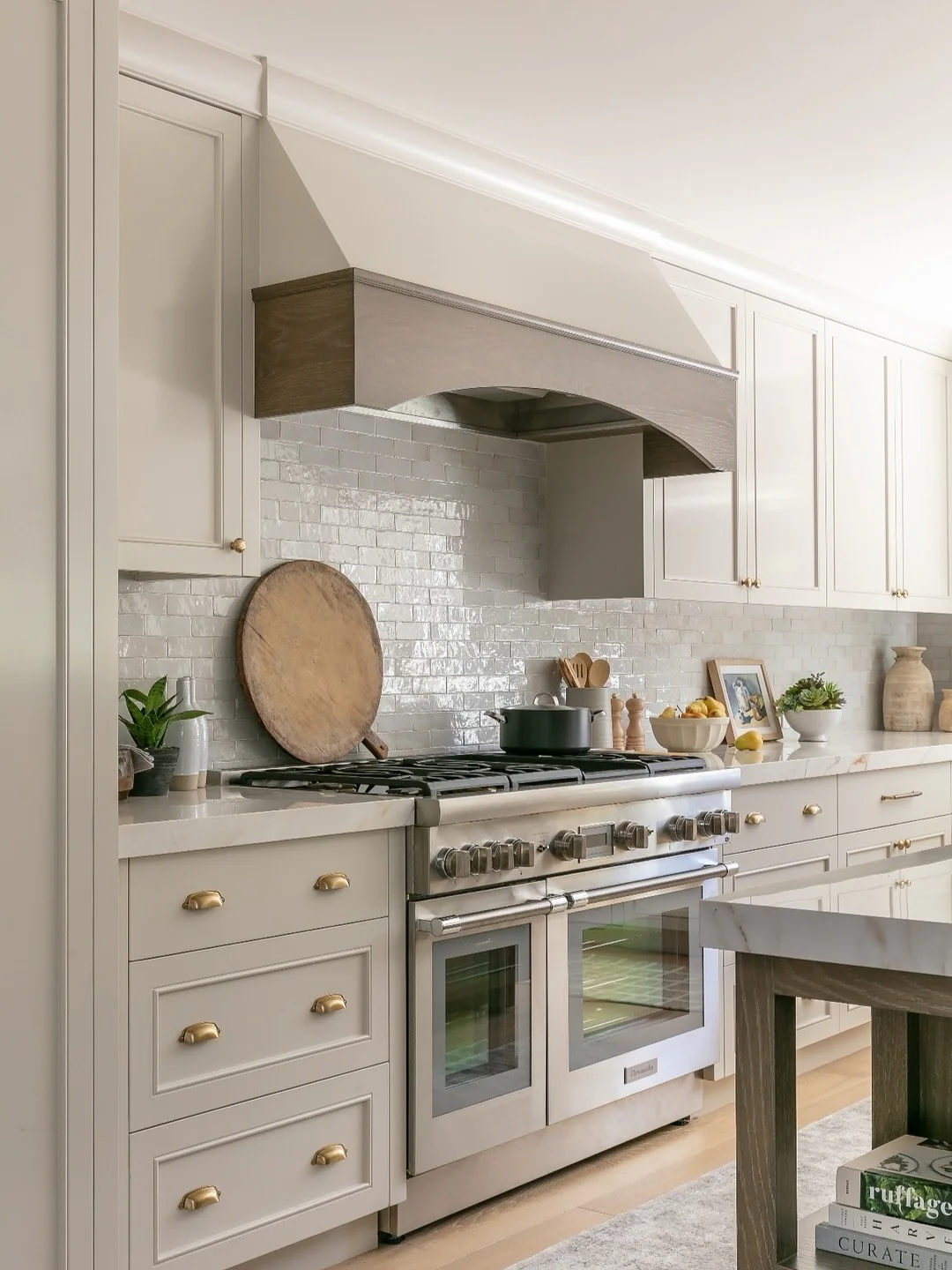 11. Glossy Subway Tile with Warm Accents (Backsplash Ideas for White Kitchen)