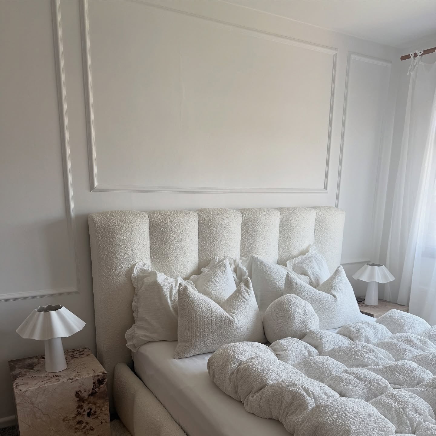 4. Minimal White Texture (Blank Wall Bedroom Ideas)