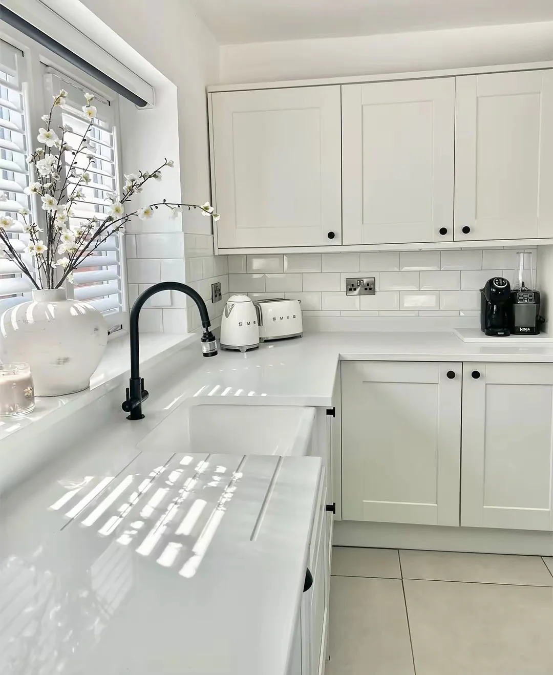 2. Streamlined Minimalism with Monochrome Accents (Small White Kitchen Ideas)