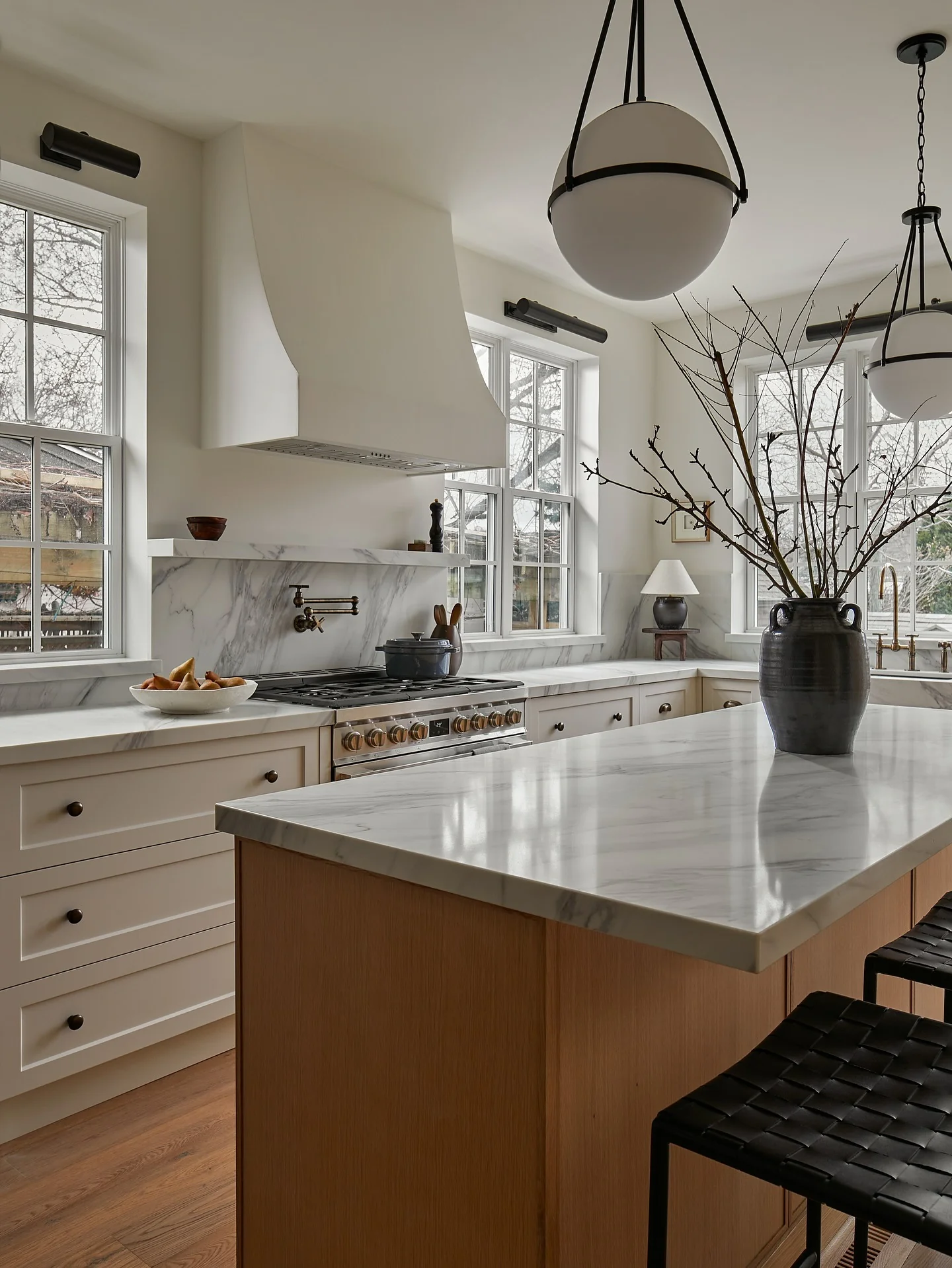 14. Contemporary White Kitchen with Marble Accents (Small White Kitchen Ideas)