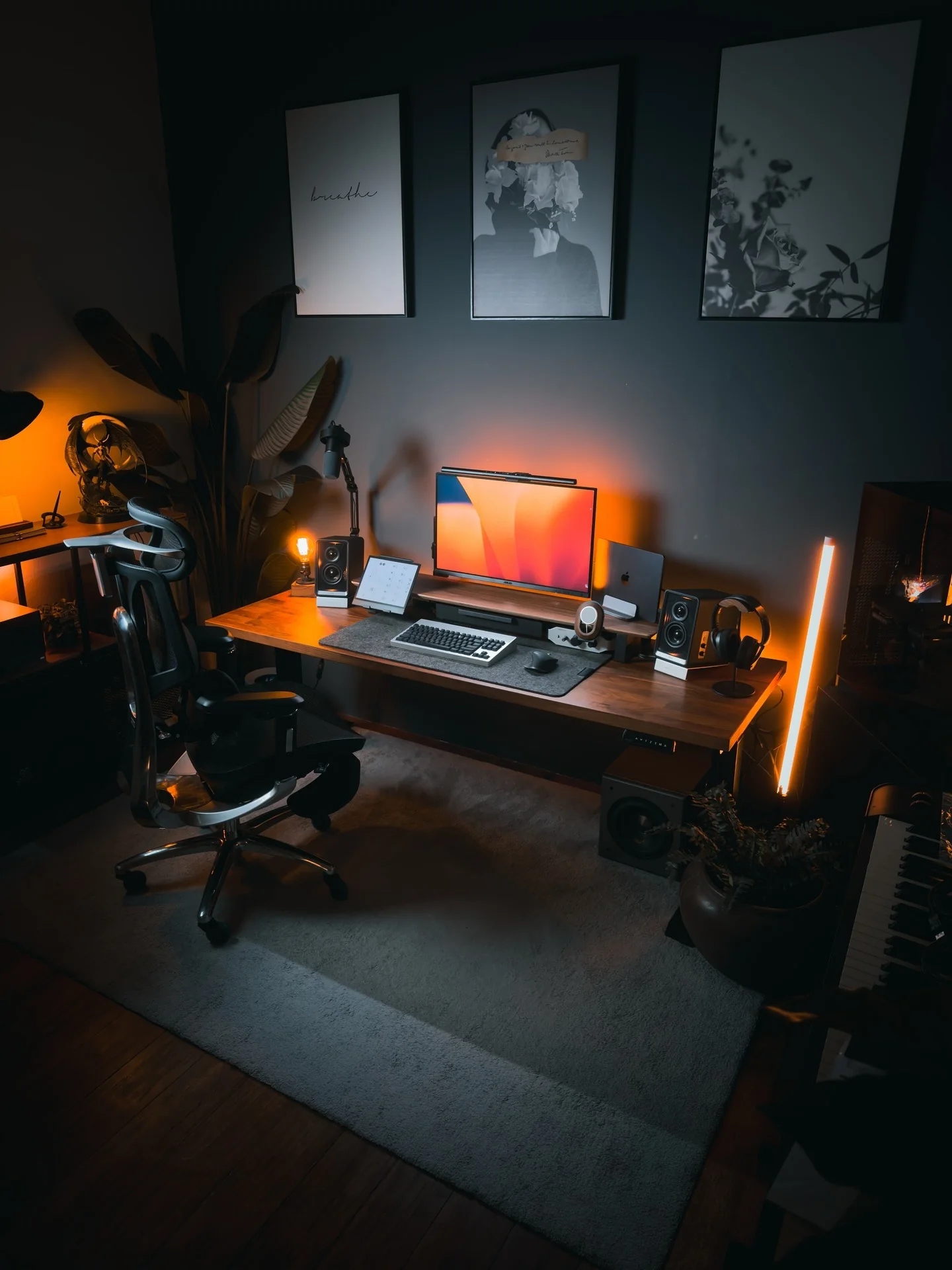 5. Contemporary Black Office with Ambient Lighting (Dark Home Office Ideas)