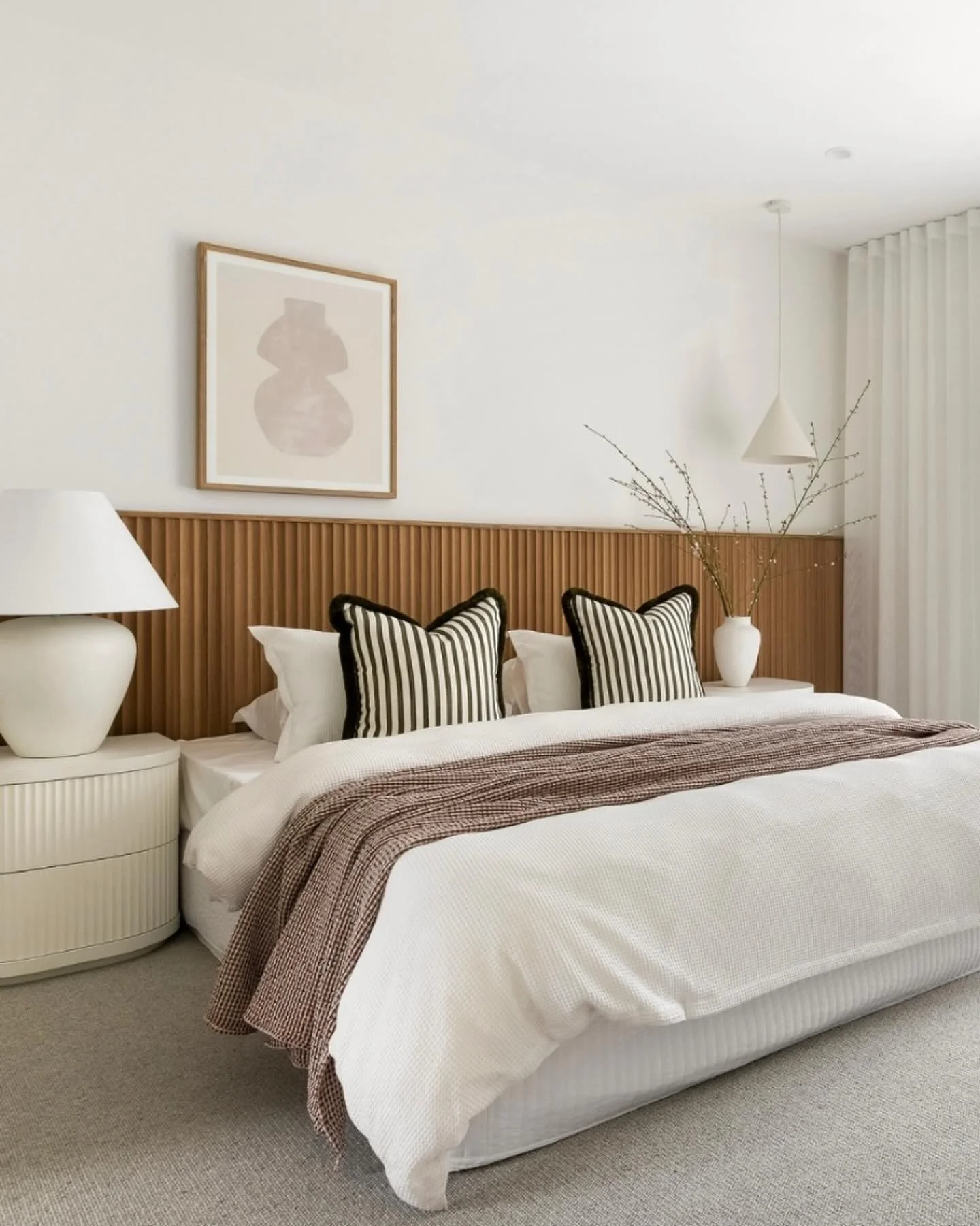 12. Modern Minimalism in White and Wood (Main Bedroom Ideas)