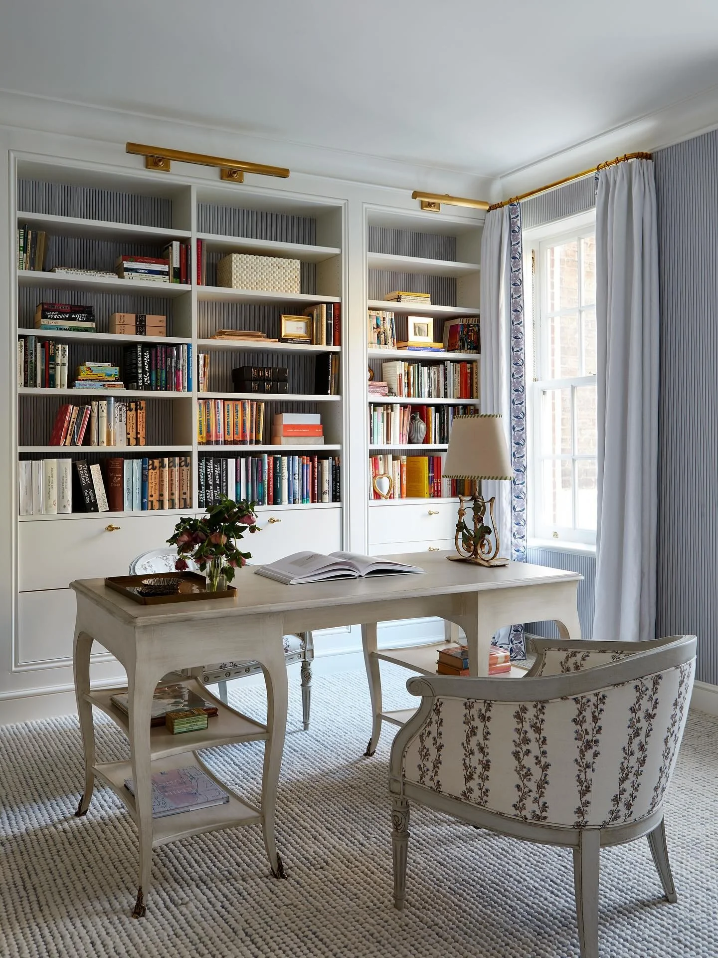 4. French-Inspired Elegance (Small Therapy Office Decor Ideas)