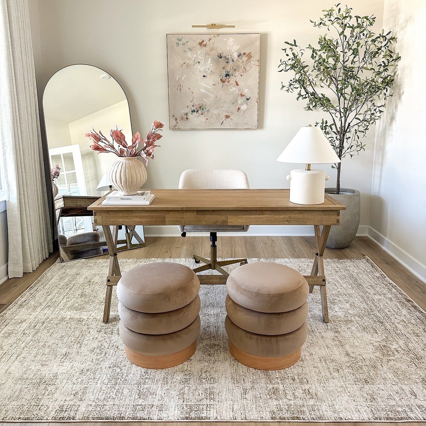 16. Contemporary with Sculptural Accents (Small Therapy Office Decor Ideas)