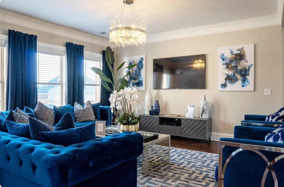 4. Luxe Blue Velvet and Grey Accents (Grey and Blue Living Room Ideas)