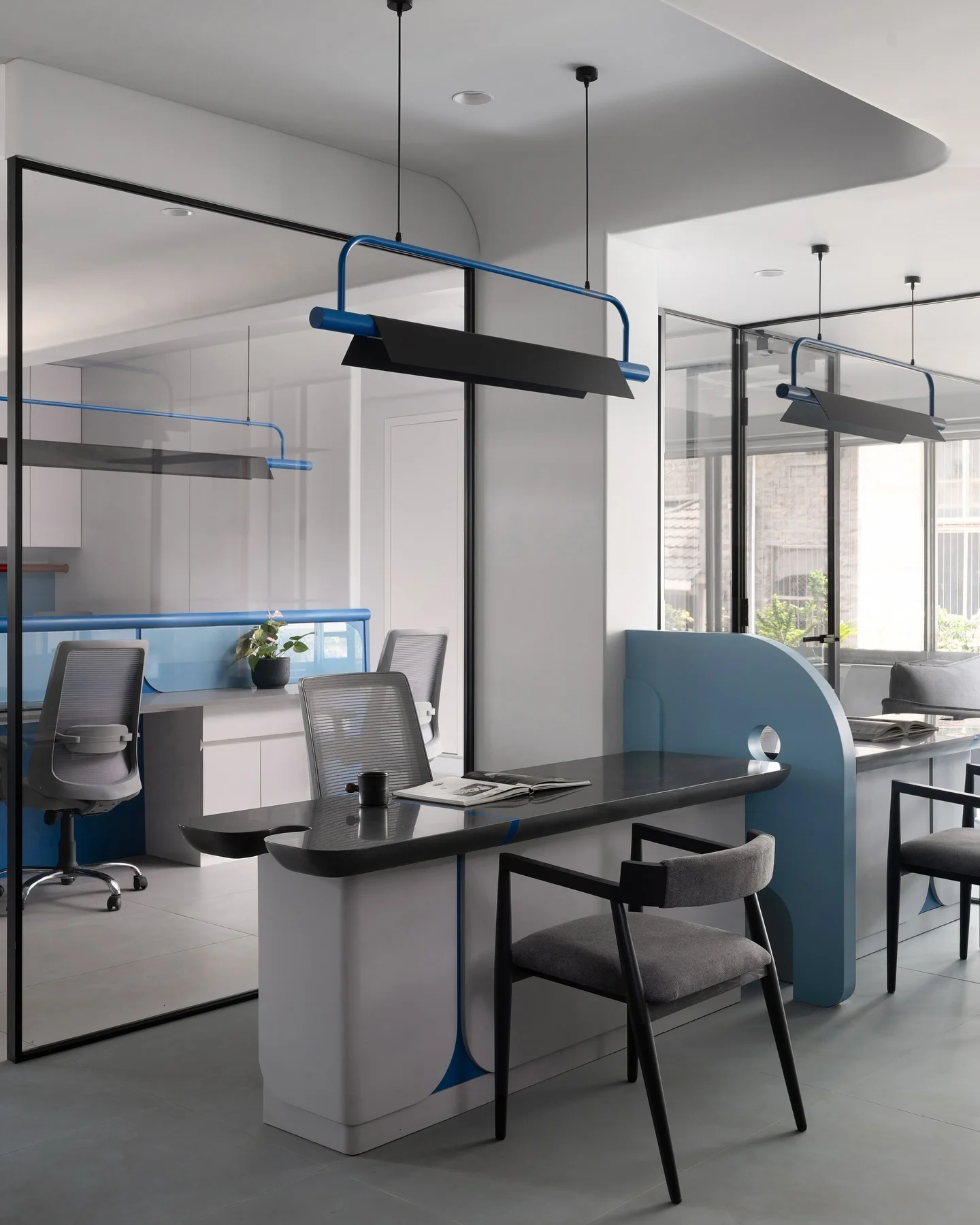 9. Contemporary Office with Glass Partitioning (Corporate Office Ideas)