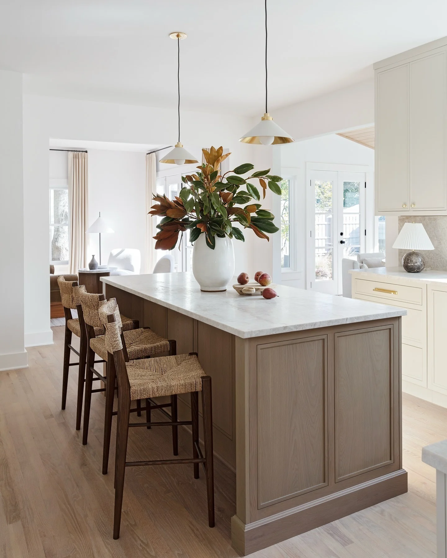 11. Warm Magnolia with Neutral Tones (Kitchen Centerpiece Ideas)