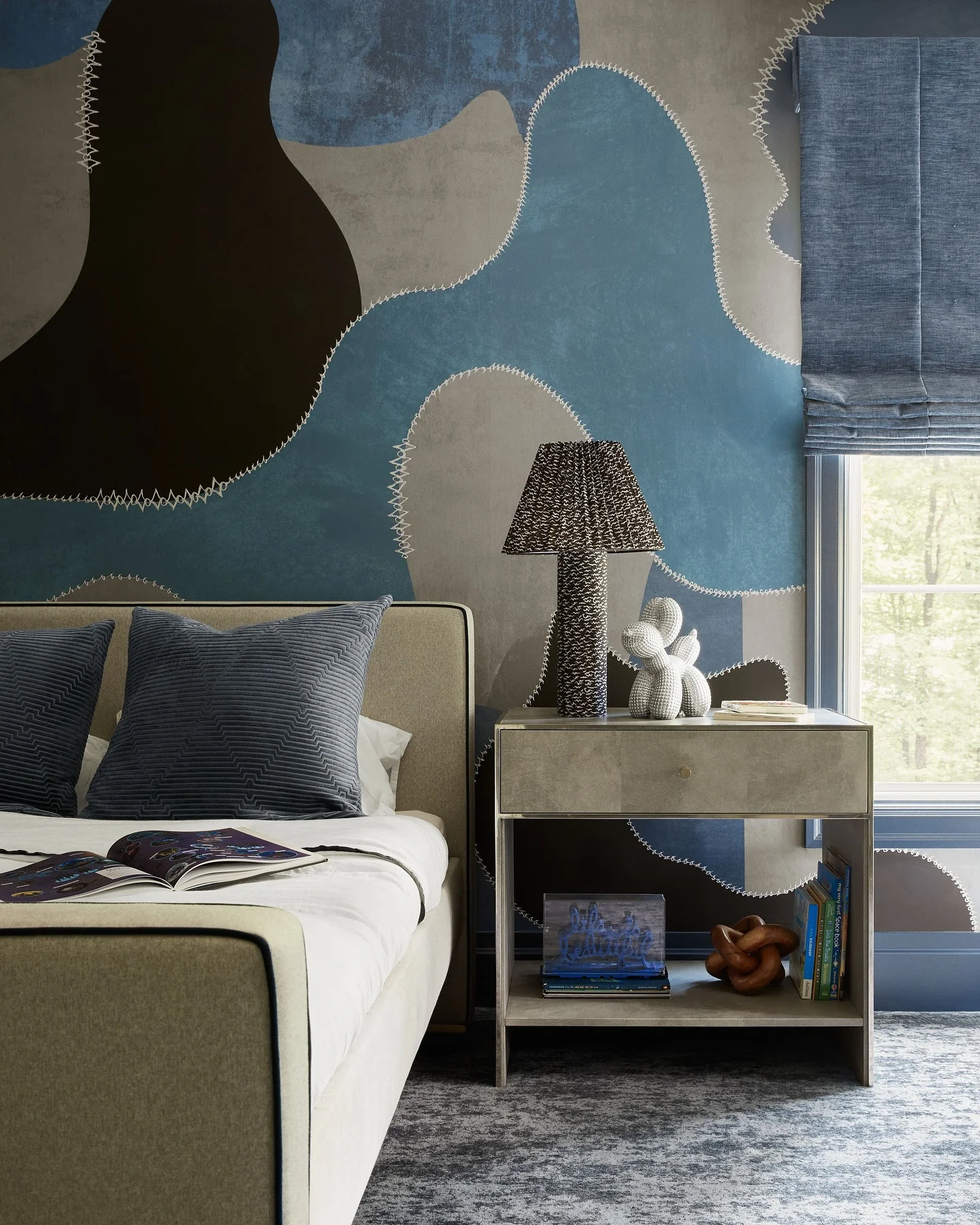9. Artful Layers with Blue and Neutral Contrast (Gray and Blue Bedroom Ideas)