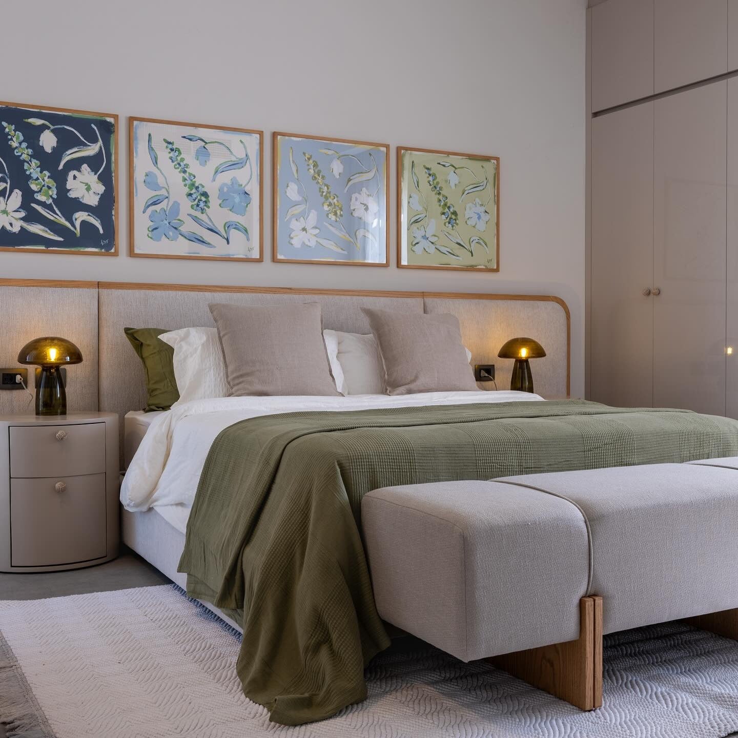 9. Olive Green Accents with Soft Neutrals (Bedroom Ideas for Women)