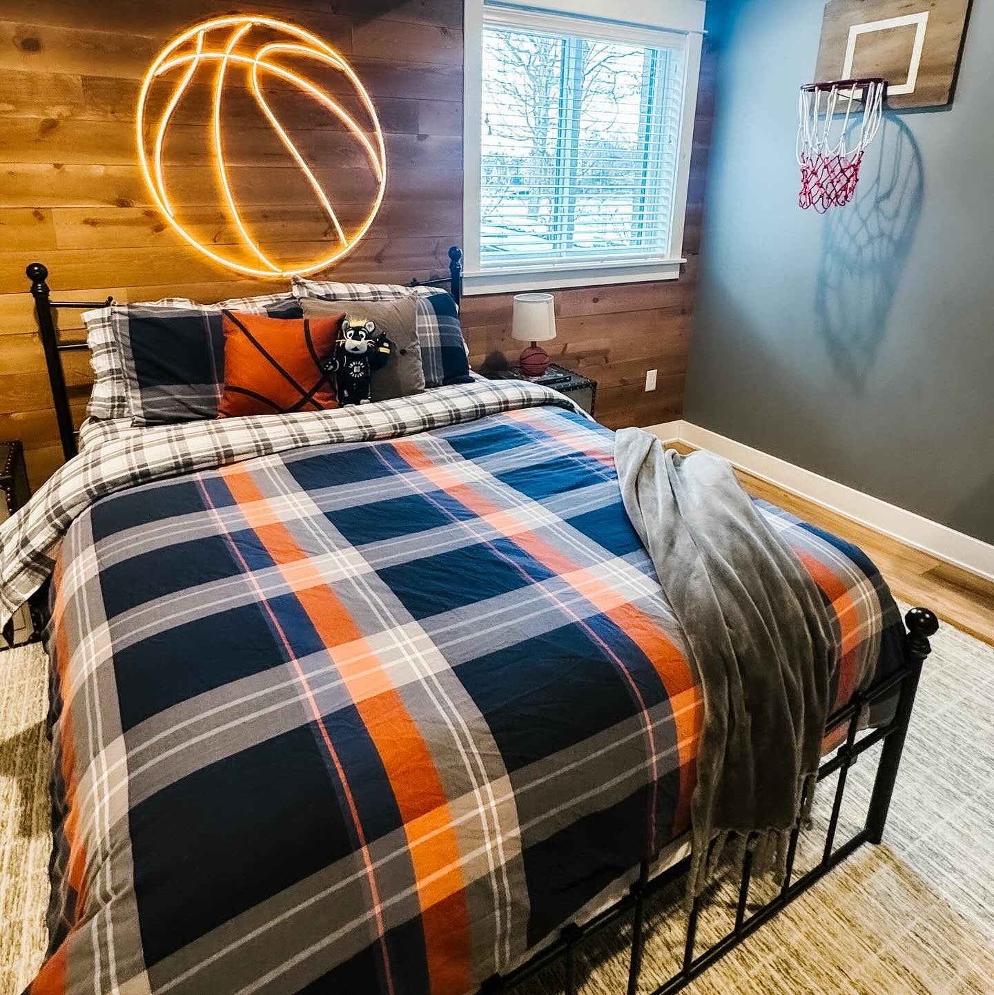 3. Rustic Court-Inspired Bedroom with Plaid Accents (Basketball Bedroom Ideas)