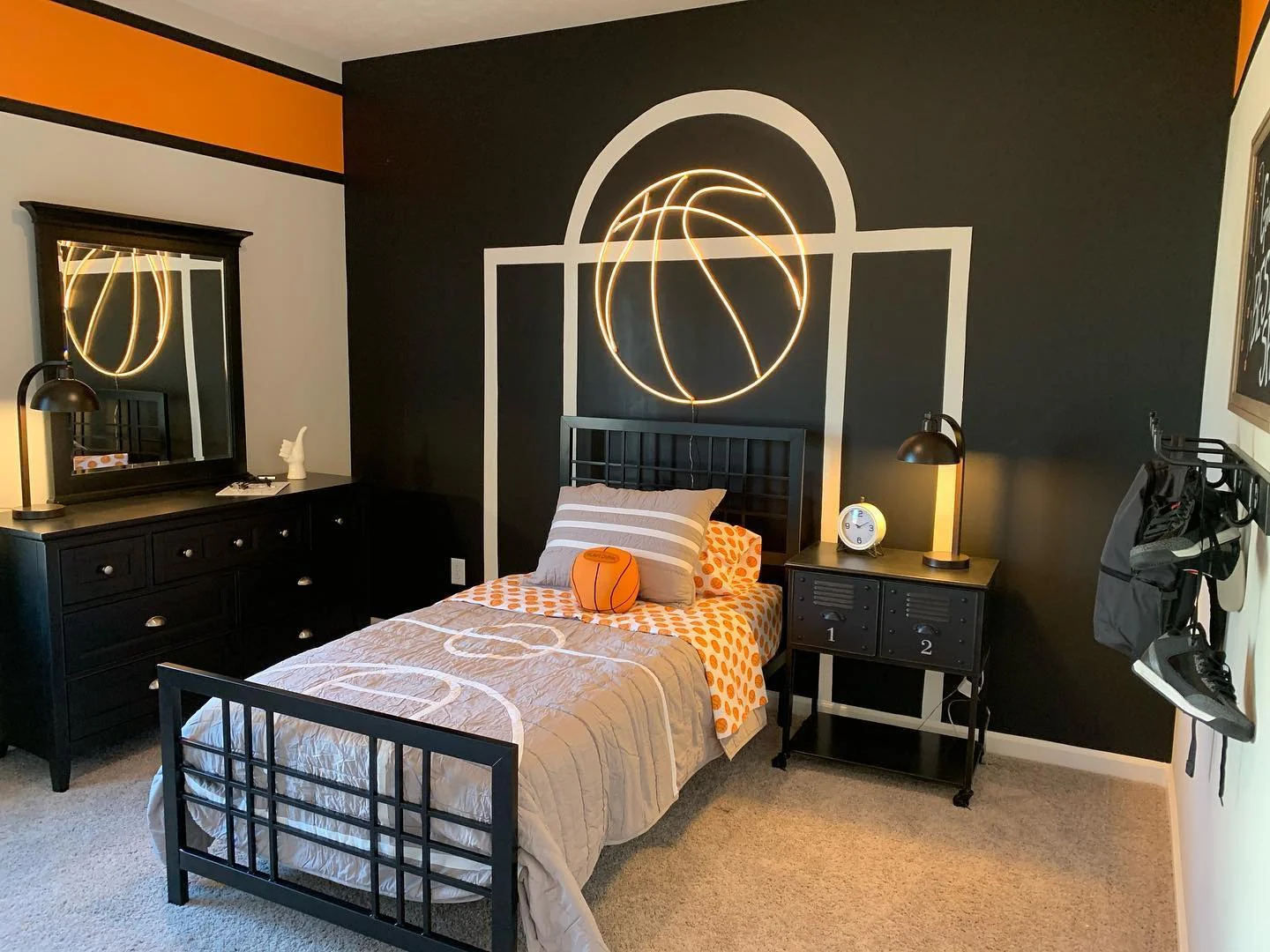 7. Statement Wall Basketball Theme (Basketball Bedroom Ideas)