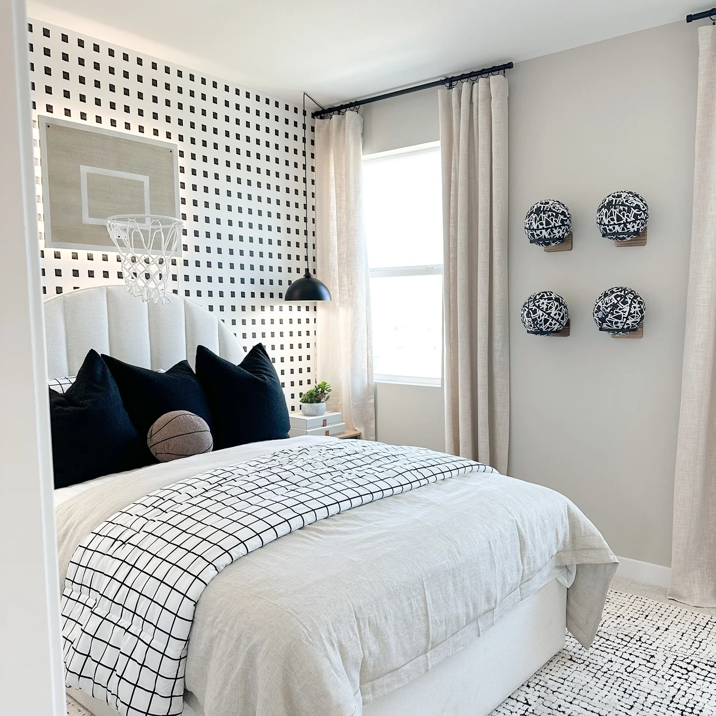 10. Monochrome Basketball Bedroom with Graphic Details (Basketball Bedroom Ideas)