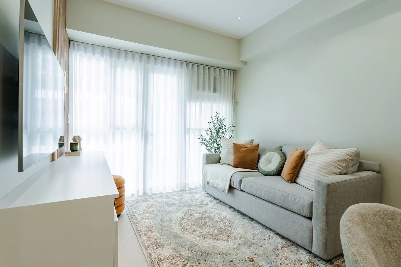 10. Soft Elegance with a Traditional Twist (Condo Living Room Ideas)