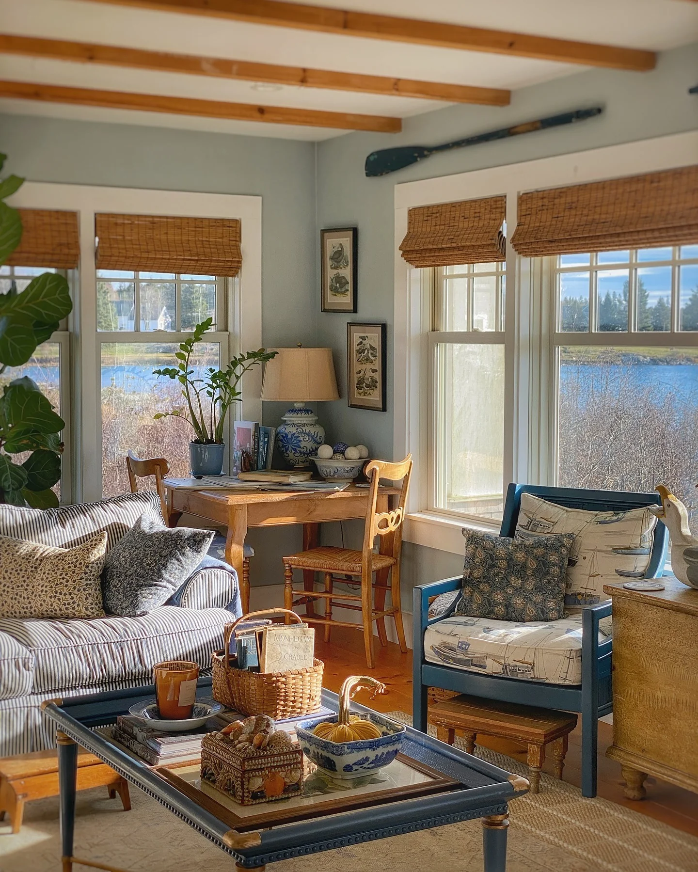 9. Nautical Coastal Nook (Beachy Living Room Ideas)